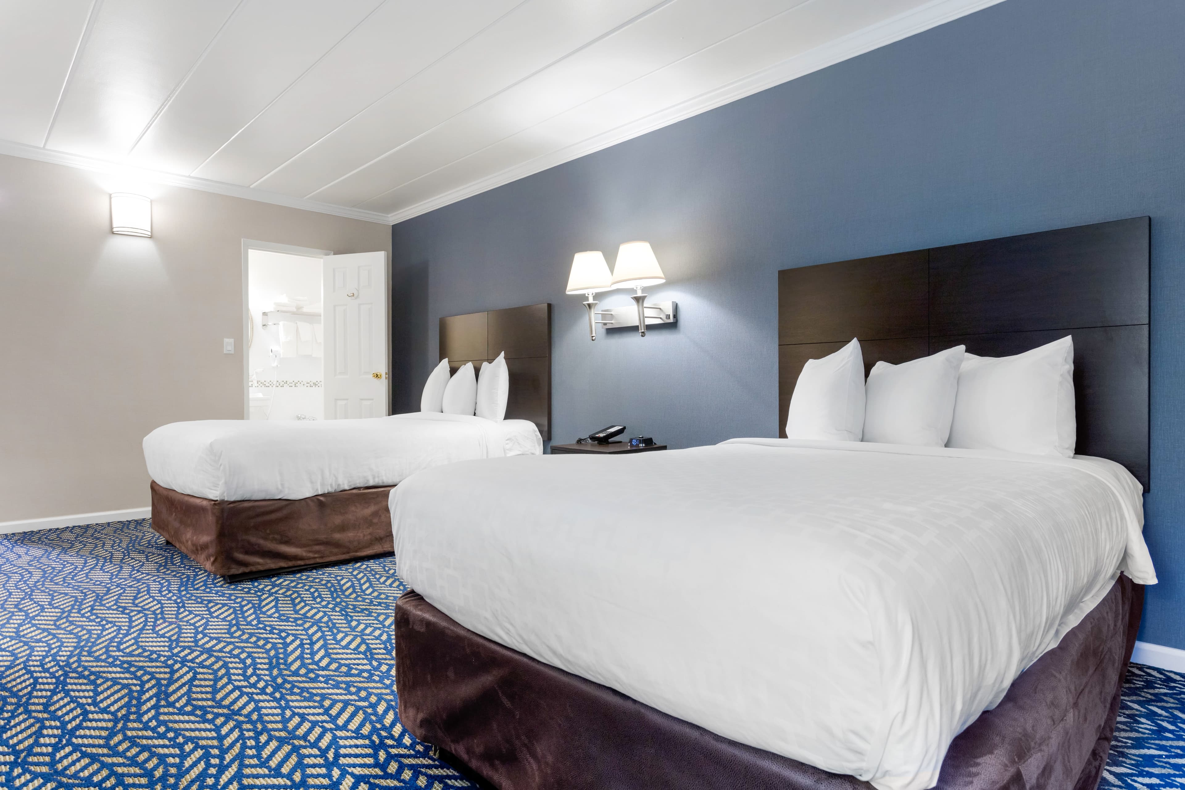 Econo Lodge Hicksville - Long Island — 17