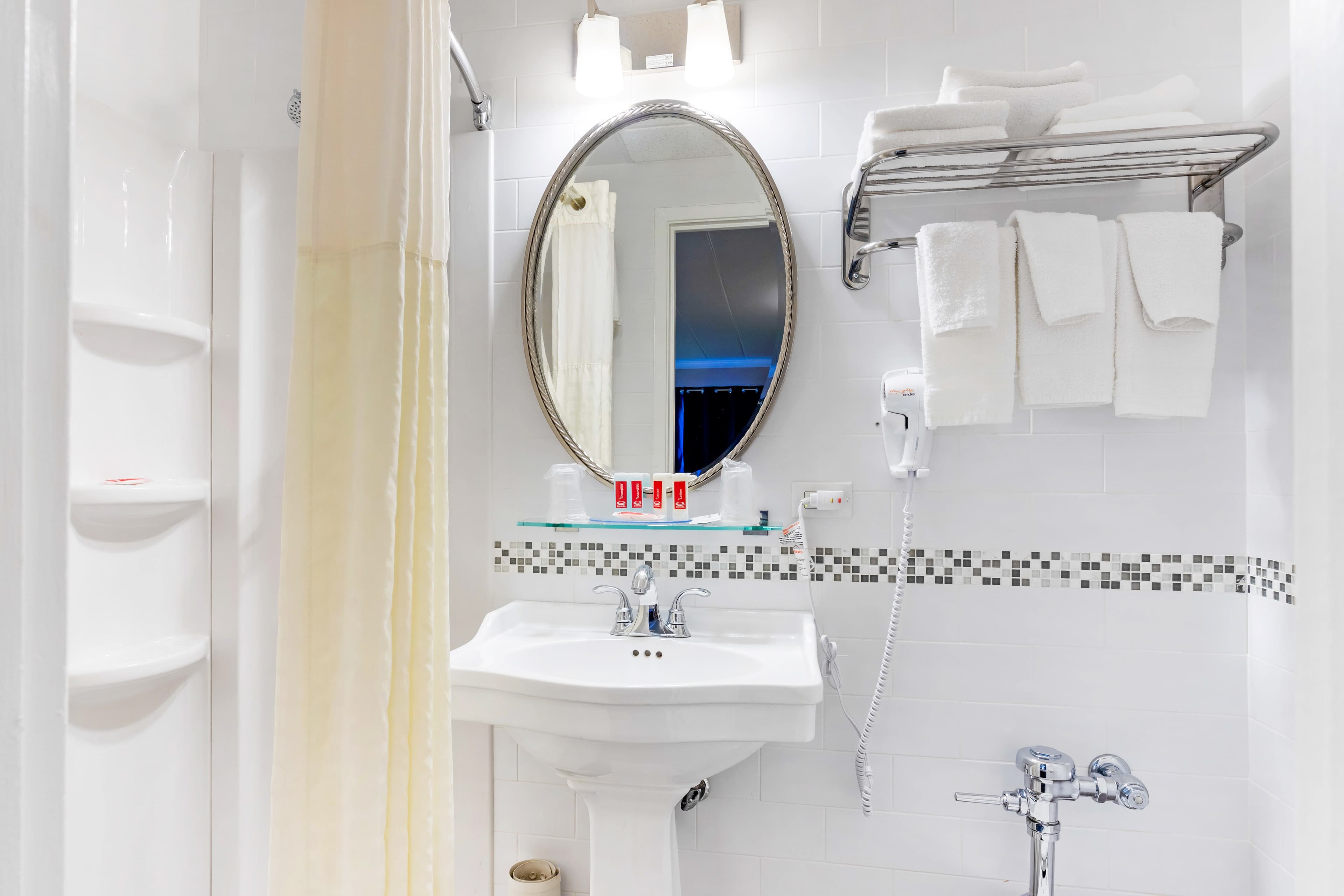 Econo Lodge Hicksville - Long Island — 19