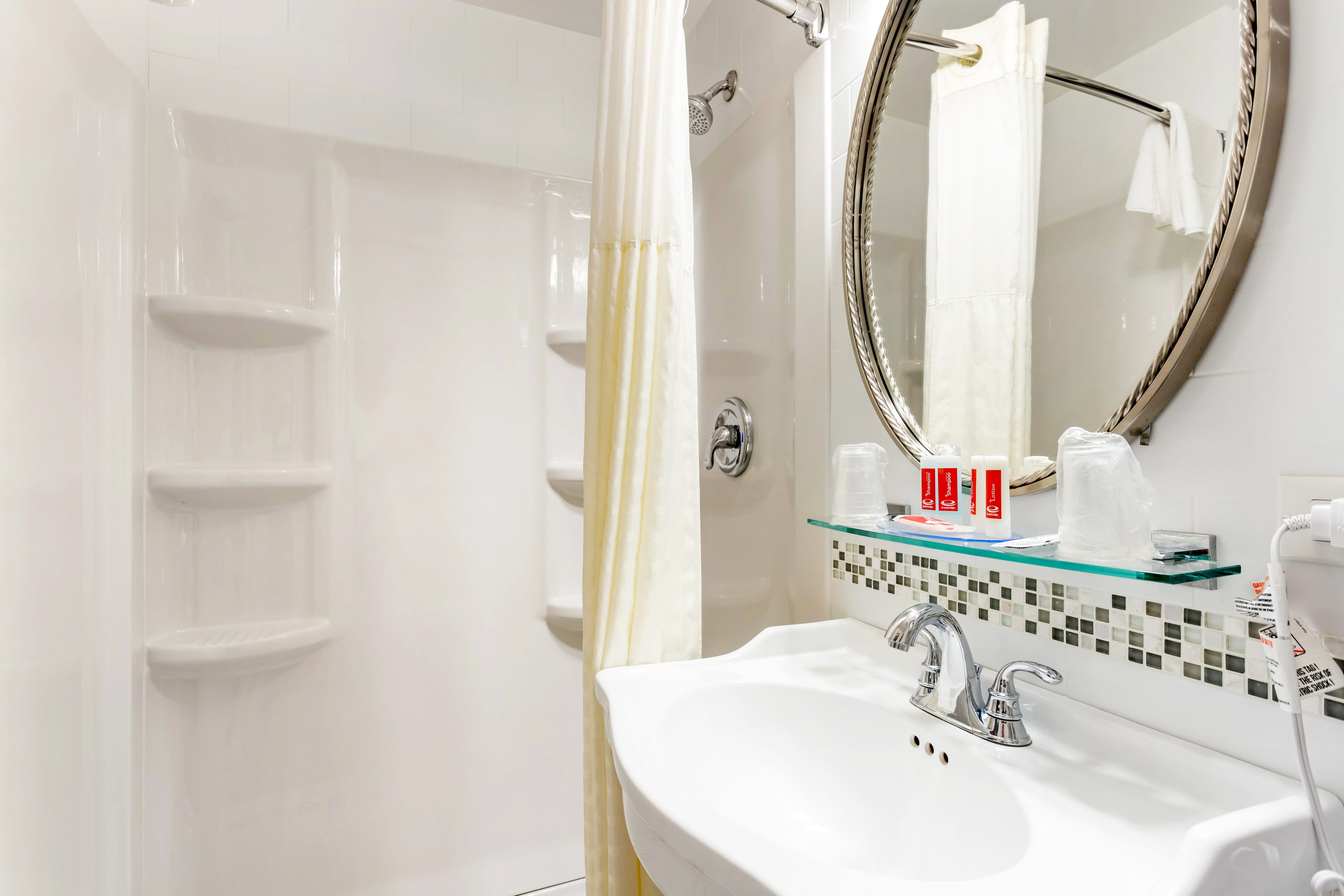 Econo Lodge Hicksville - Long Island — 20
