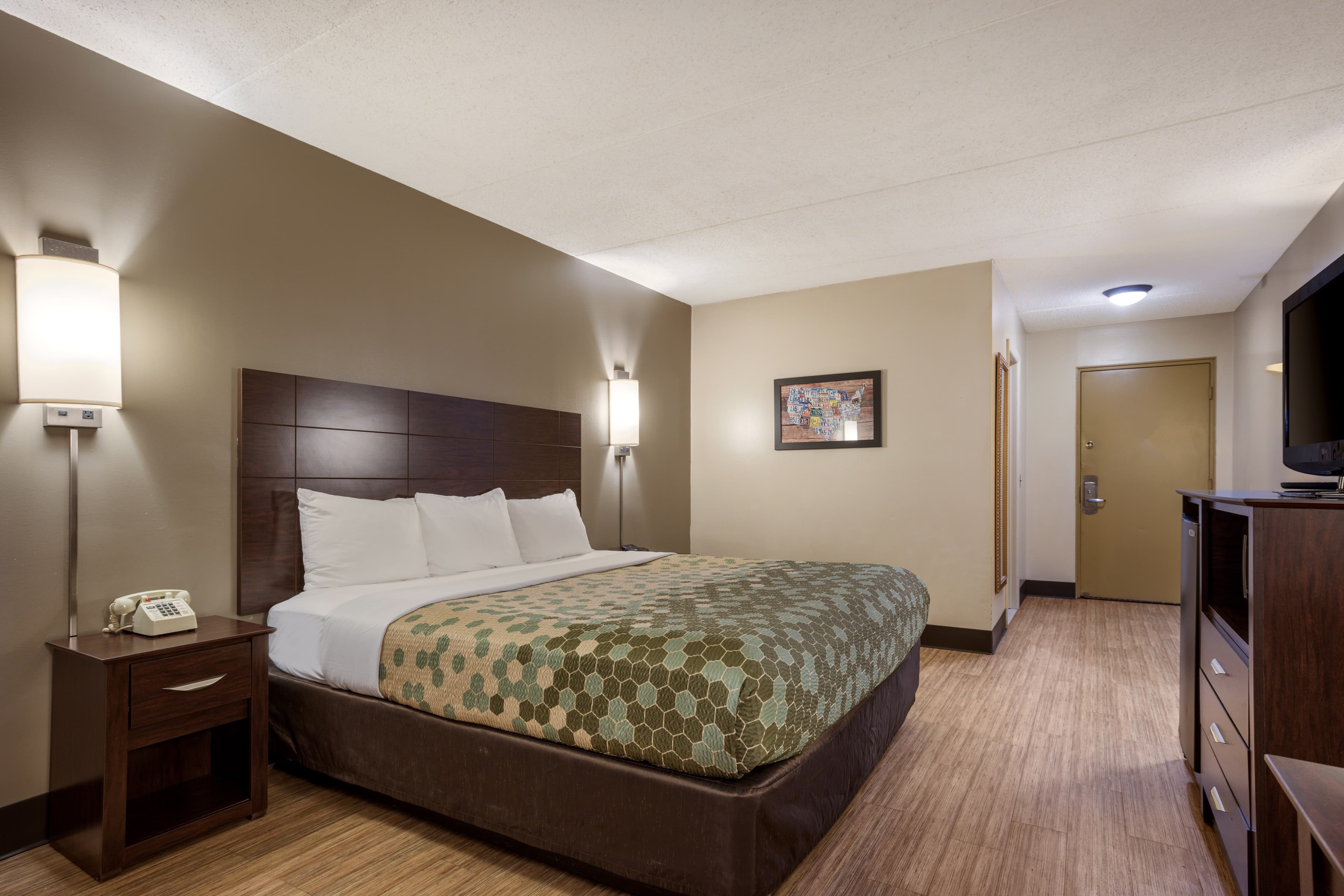 Econo Lodge Darien Lakes — 8