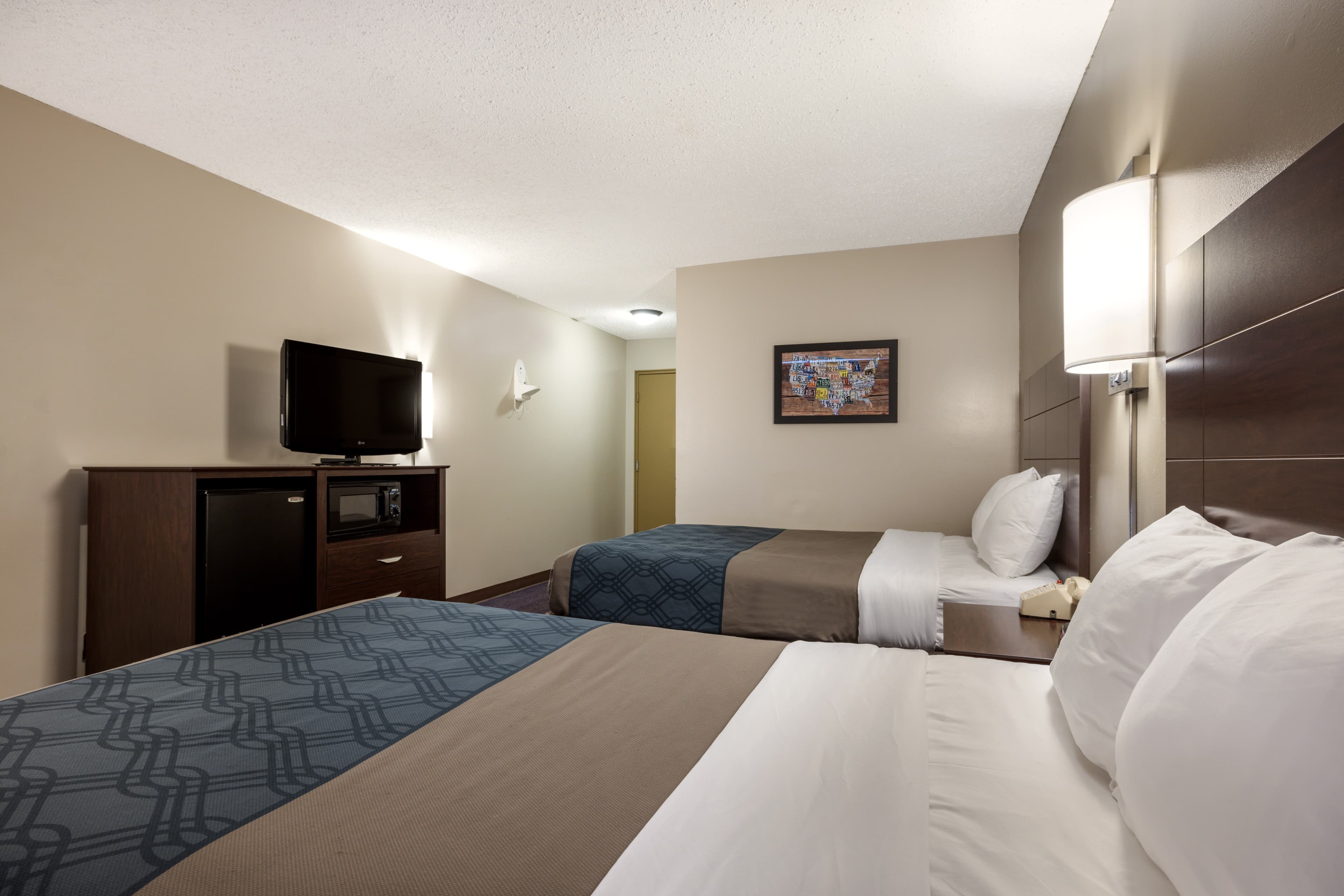 Econo Lodge Darien Lakes — 10