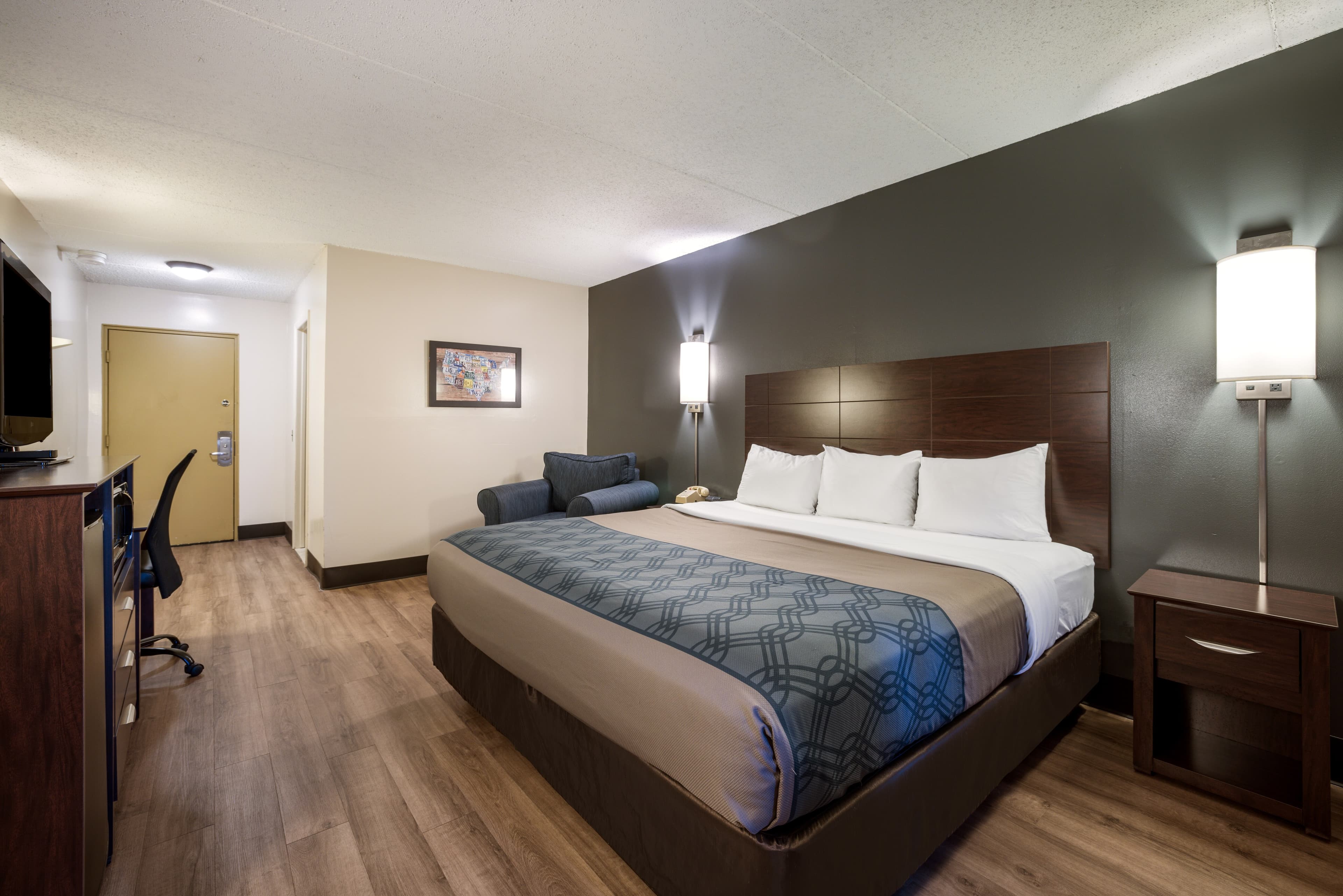 Econo Lodge Darien Lakes — 20
