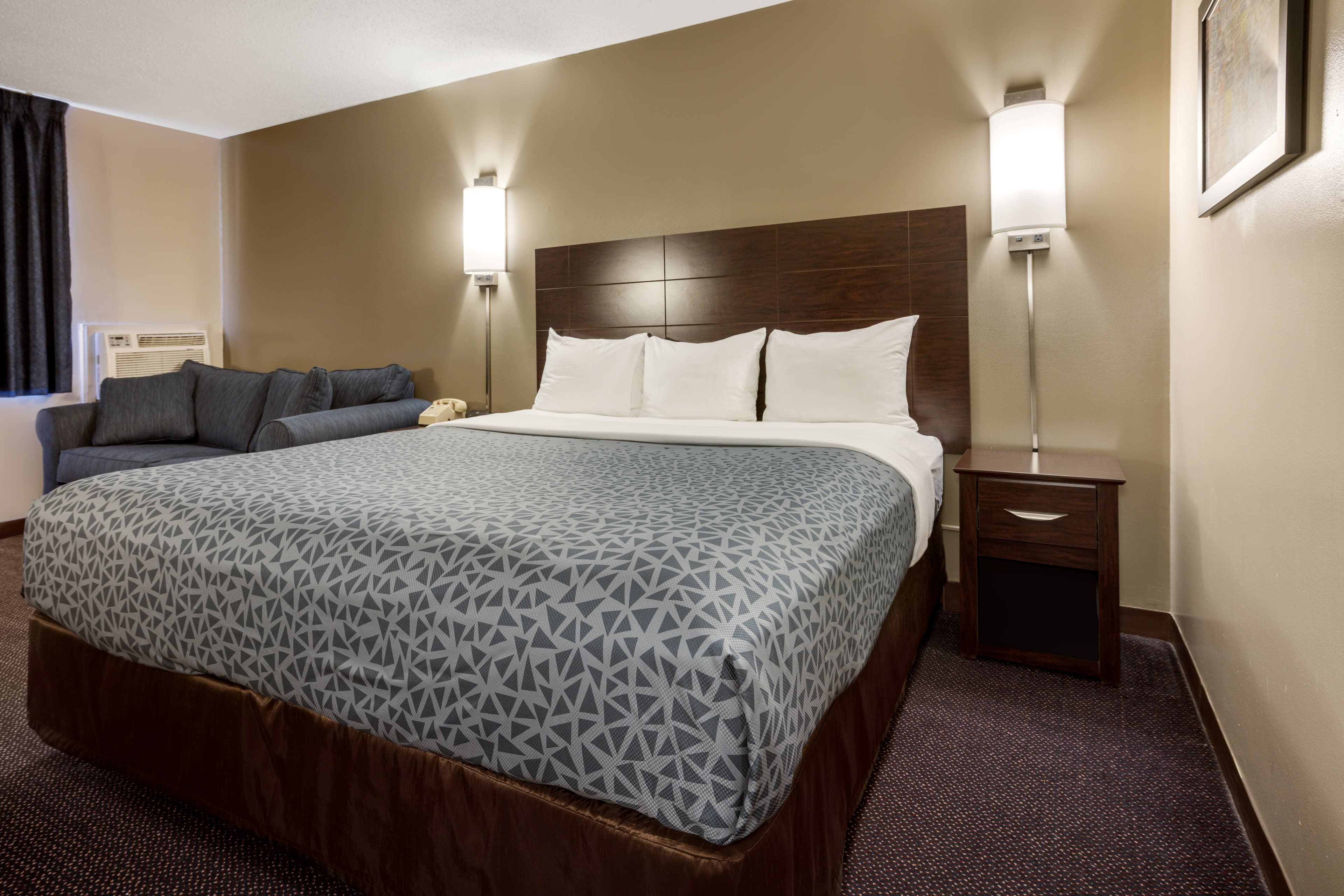 Econo Lodge Darien Lakes — 28
