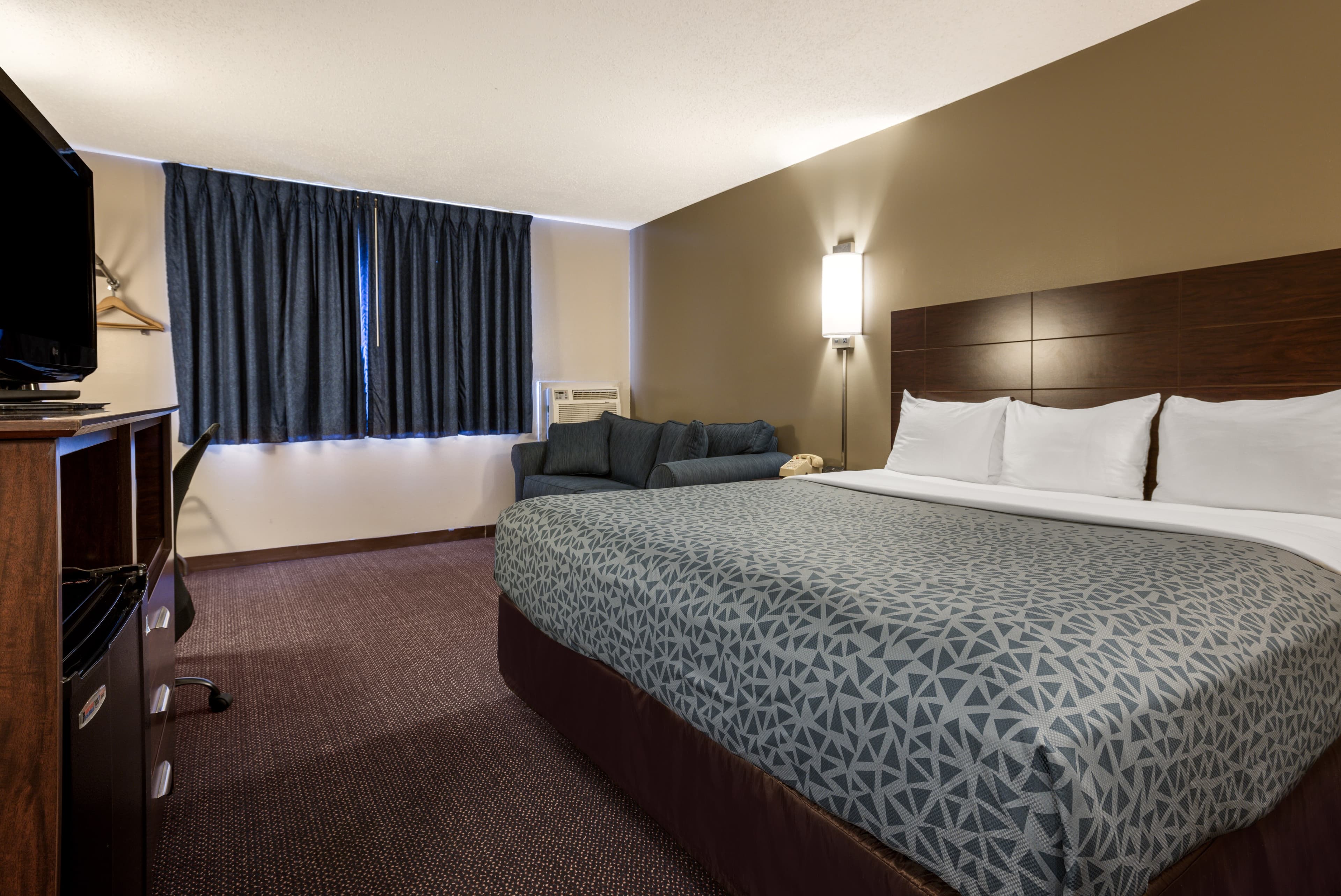 Econo Lodge Darien Lakes — 29