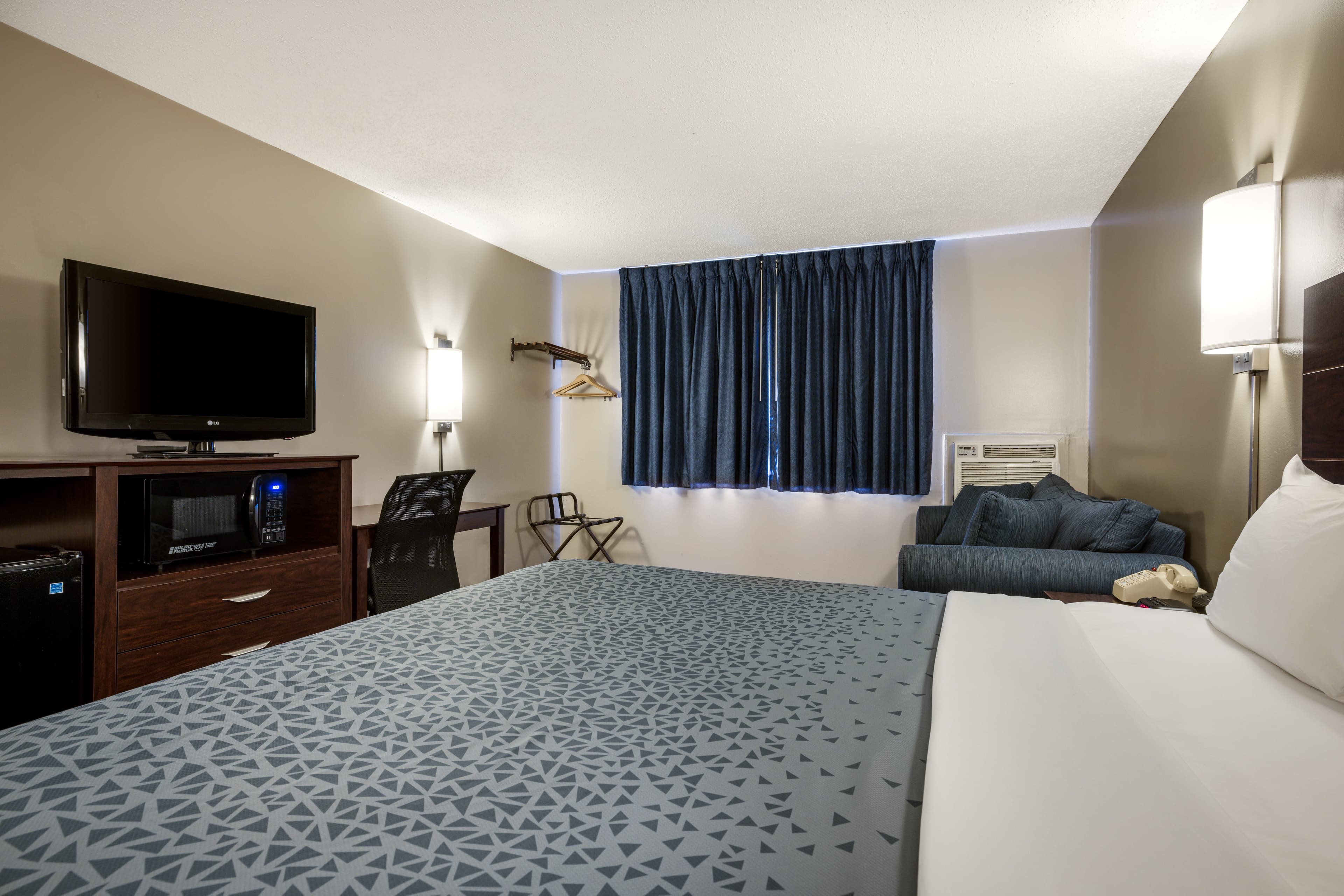 Econo Lodge Darien Lakes — 31