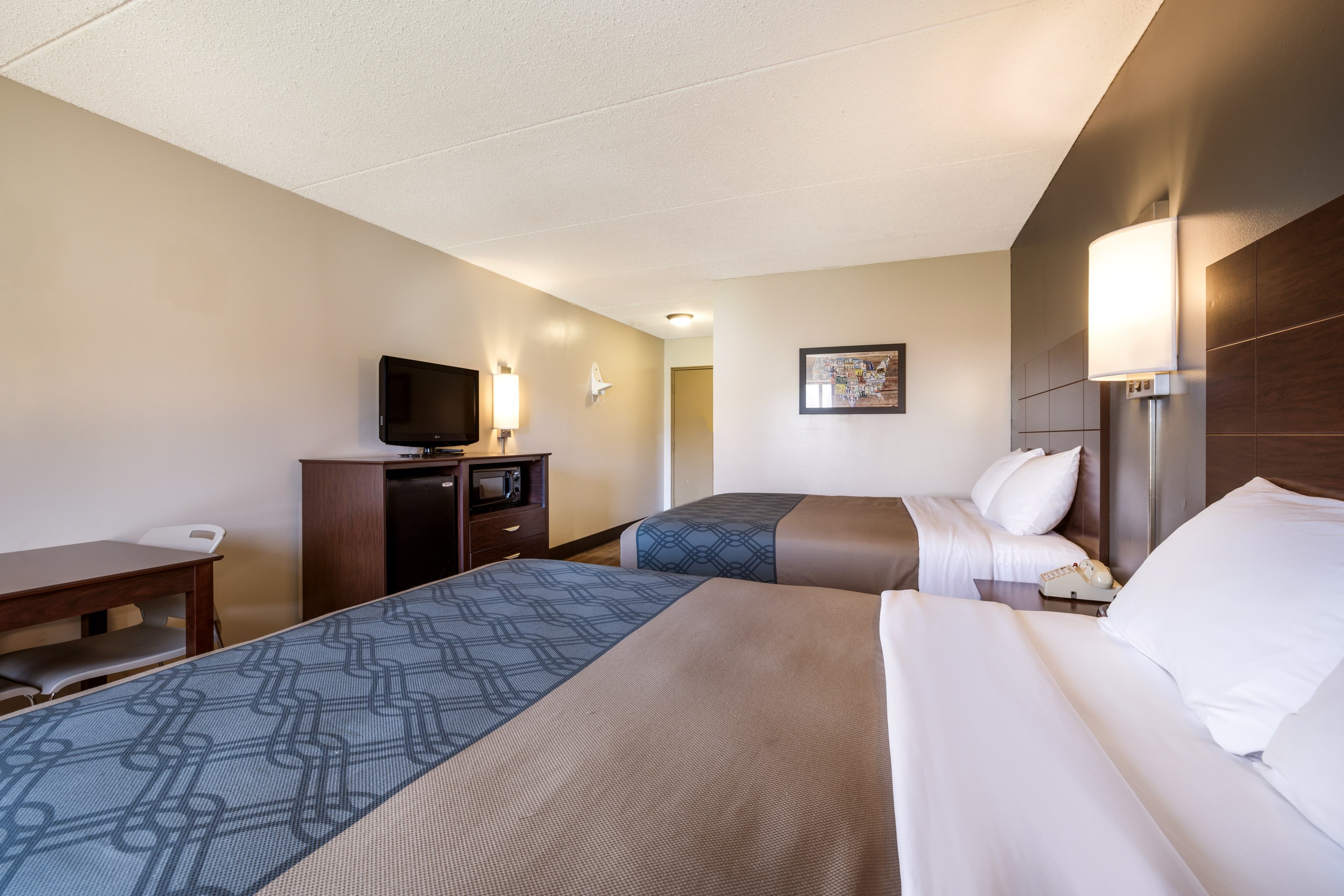 Econo Lodge Darien Lakes — 15