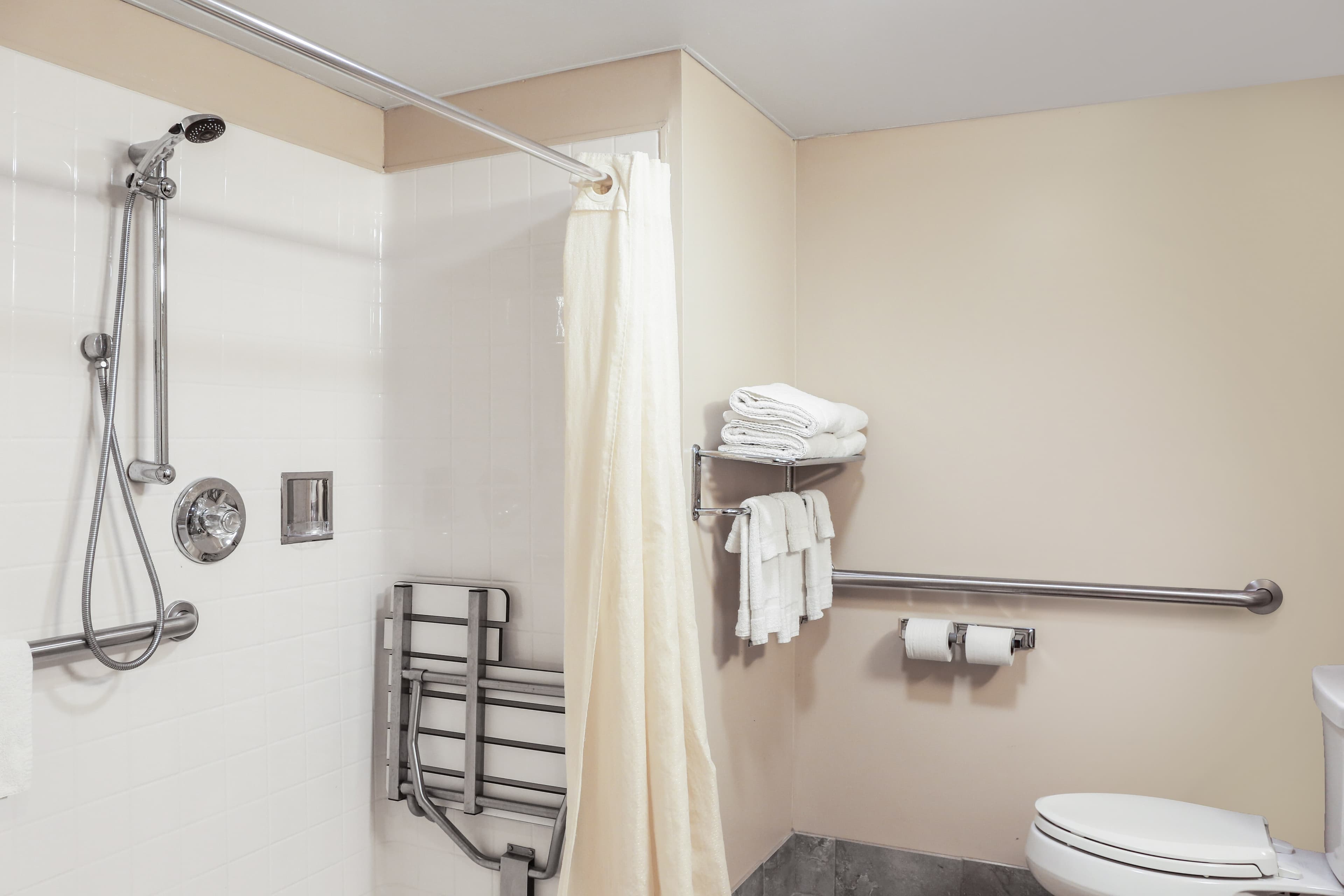 Econo Lodge Darien Lakes — 12