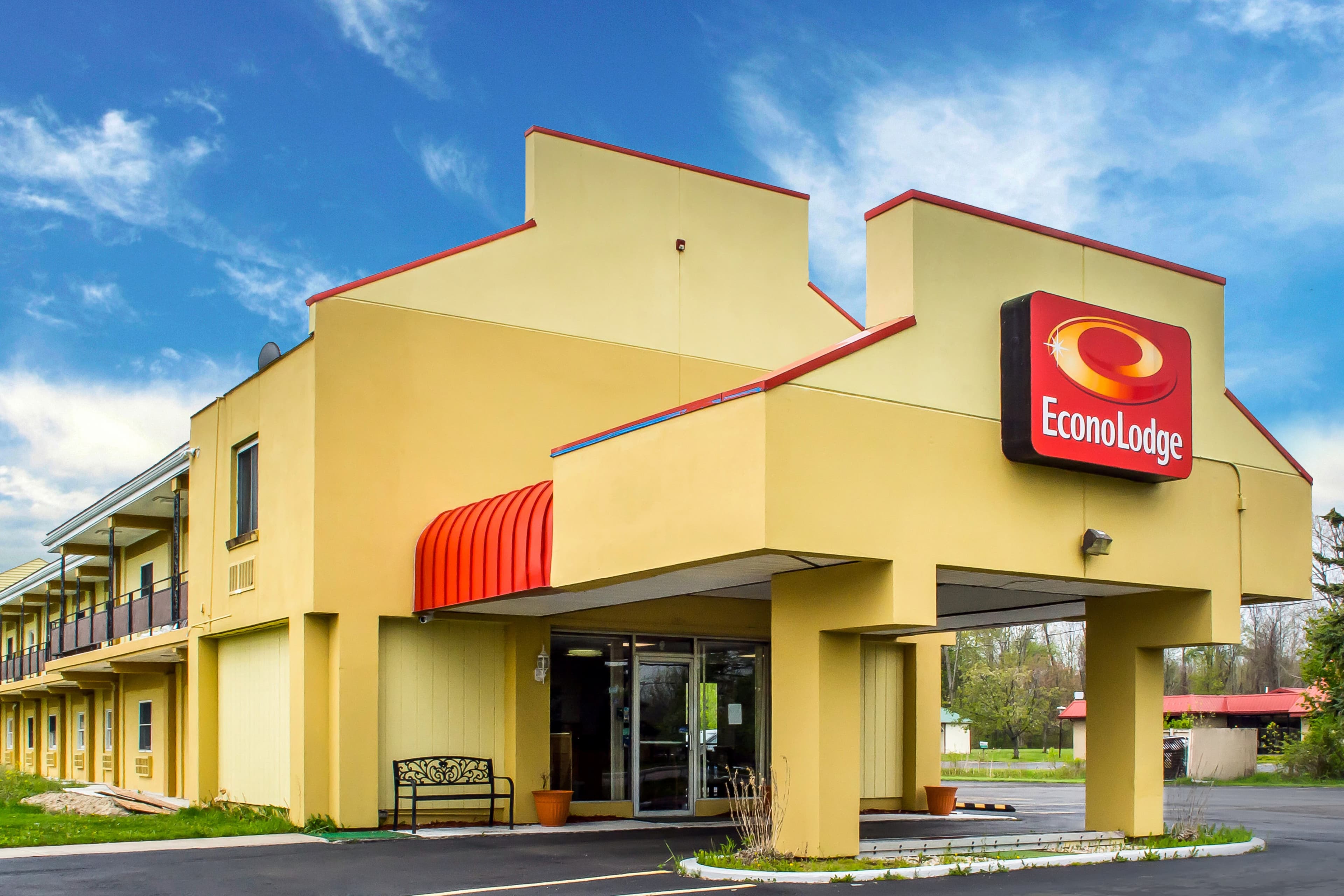 Econo Lodge Brockport - Image 1