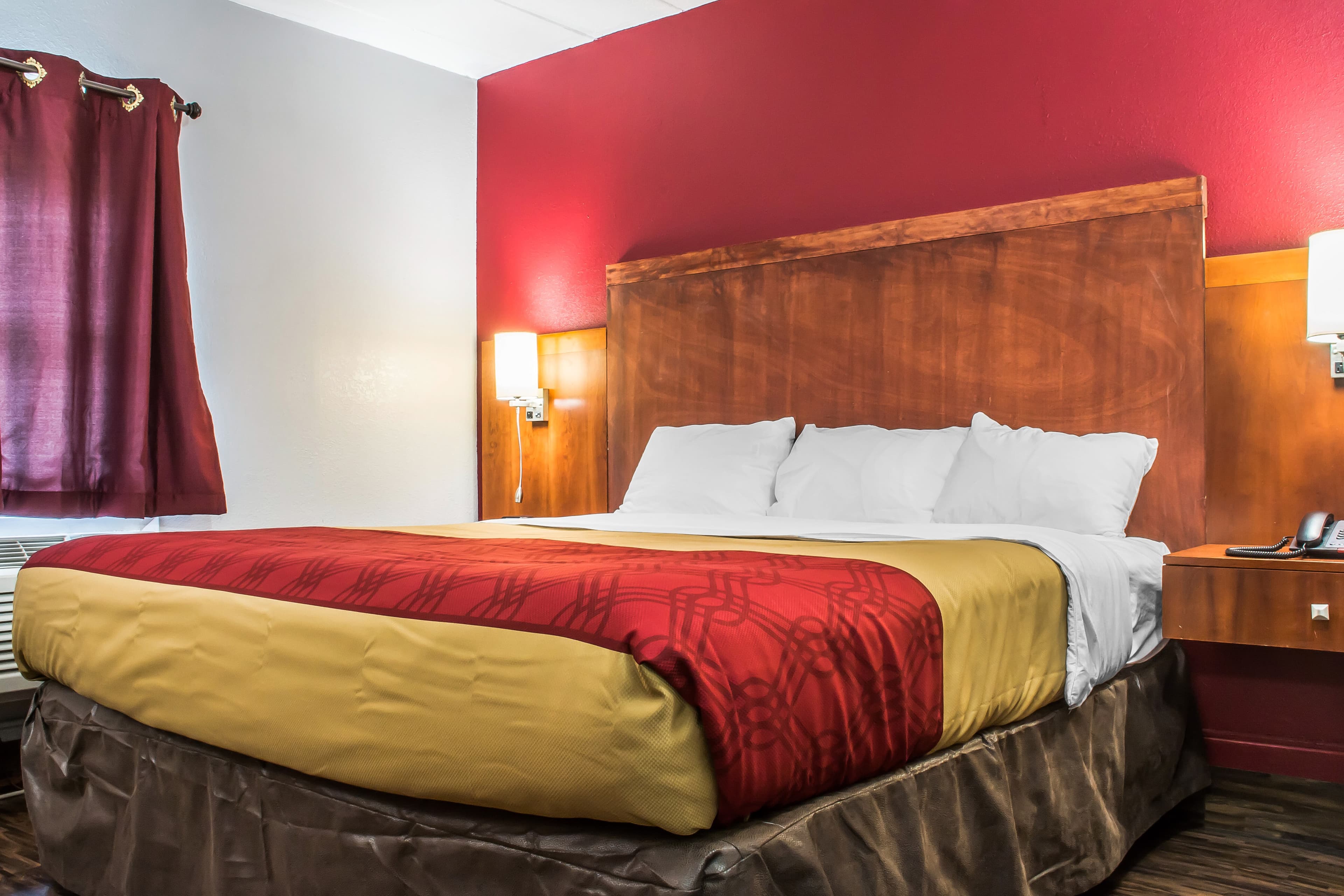 Econo Lodge Brockport - Image 2