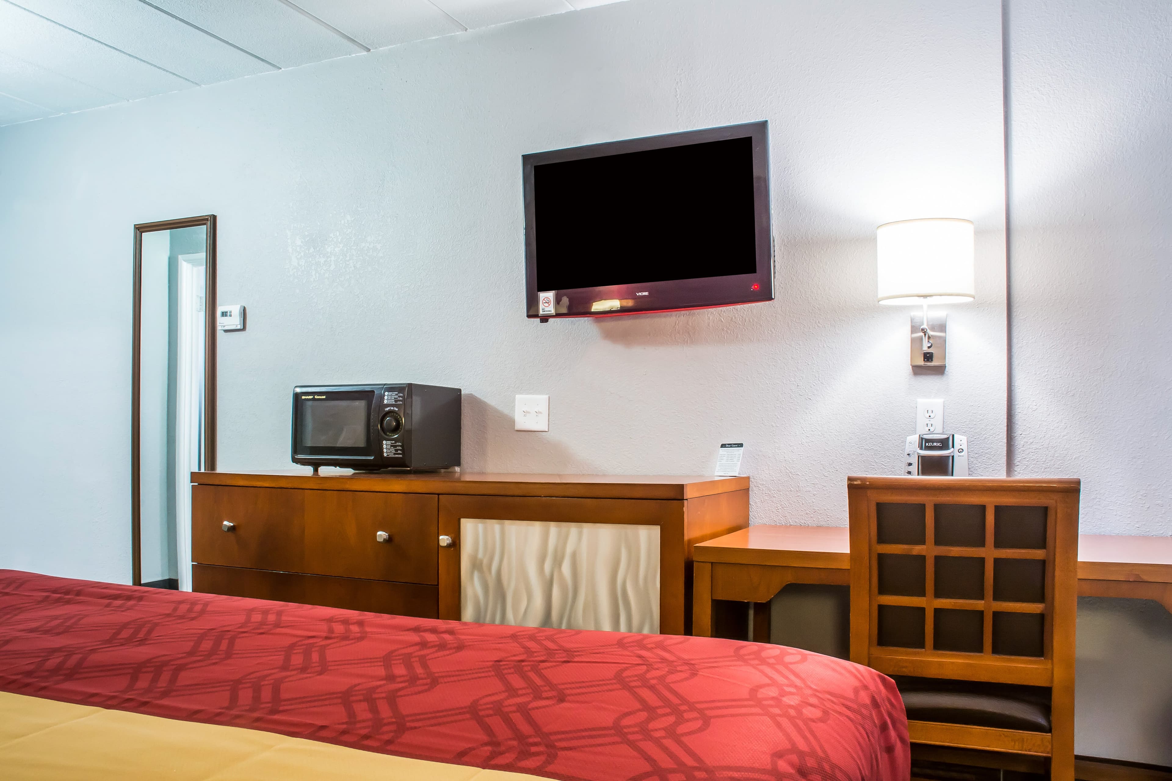 Econo Lodge Brockport - Image 5