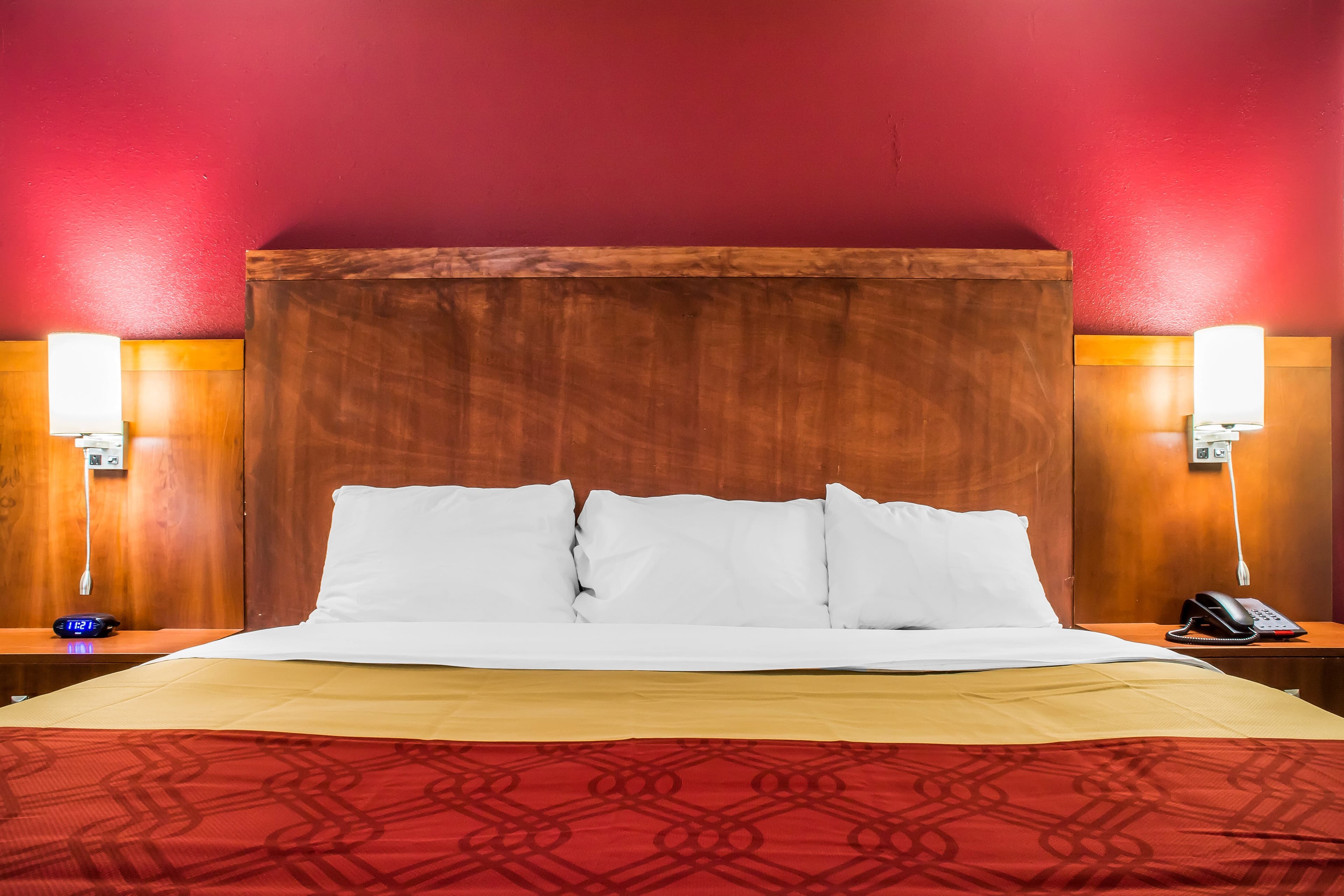 Econo Lodge Brockport — 6