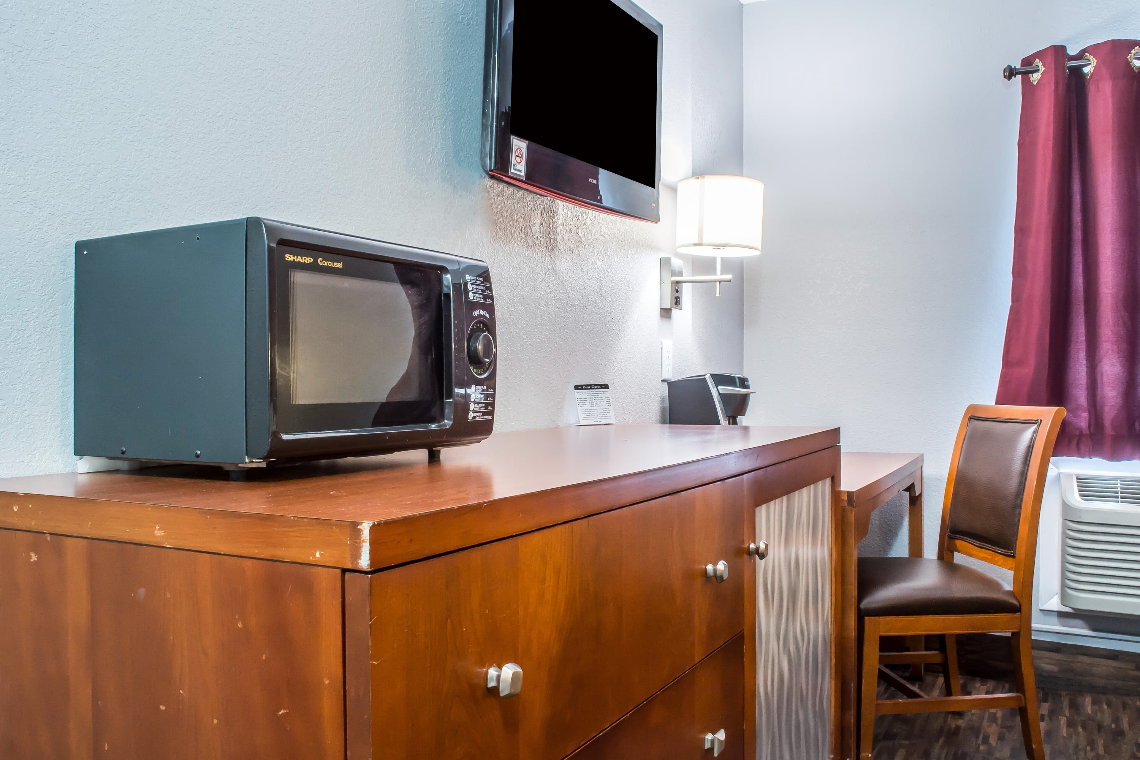Econo Lodge Brockport — 7