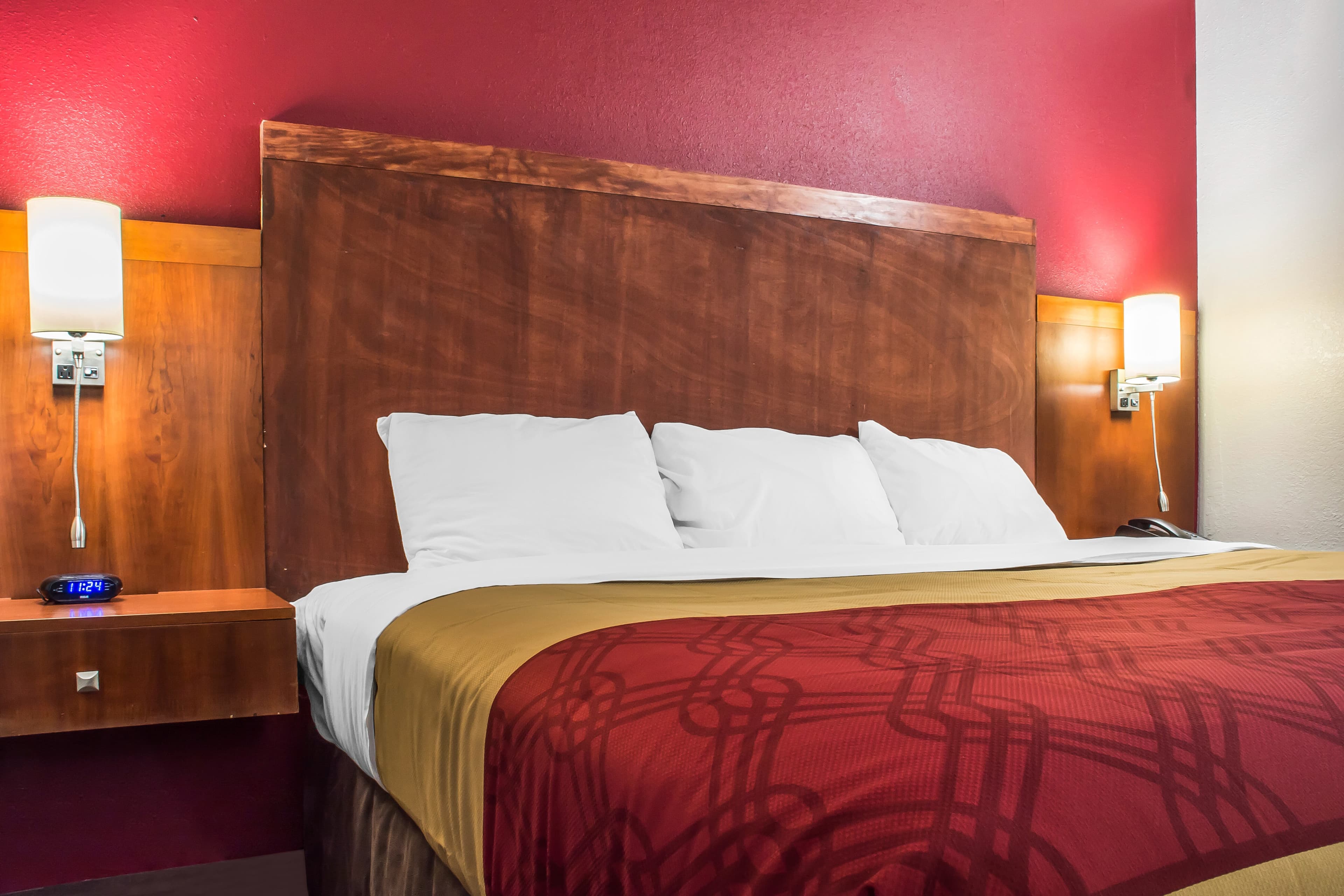 Econo Lodge Brockport — 9