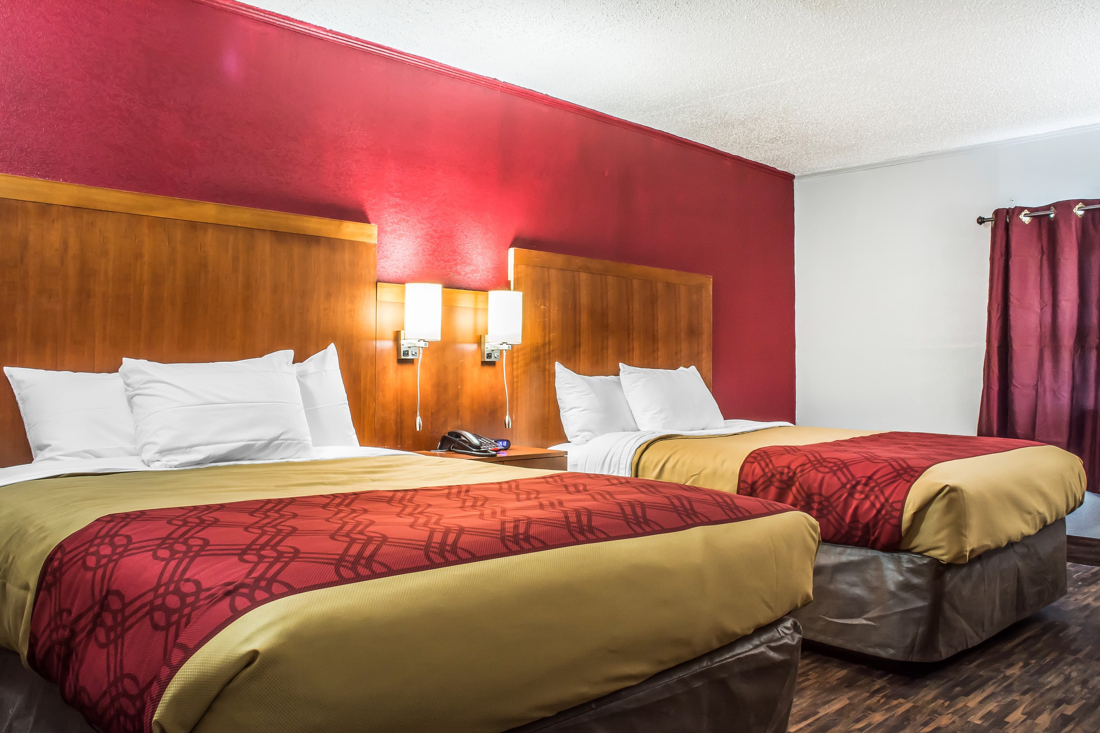 Econo Lodge Brockport — 18