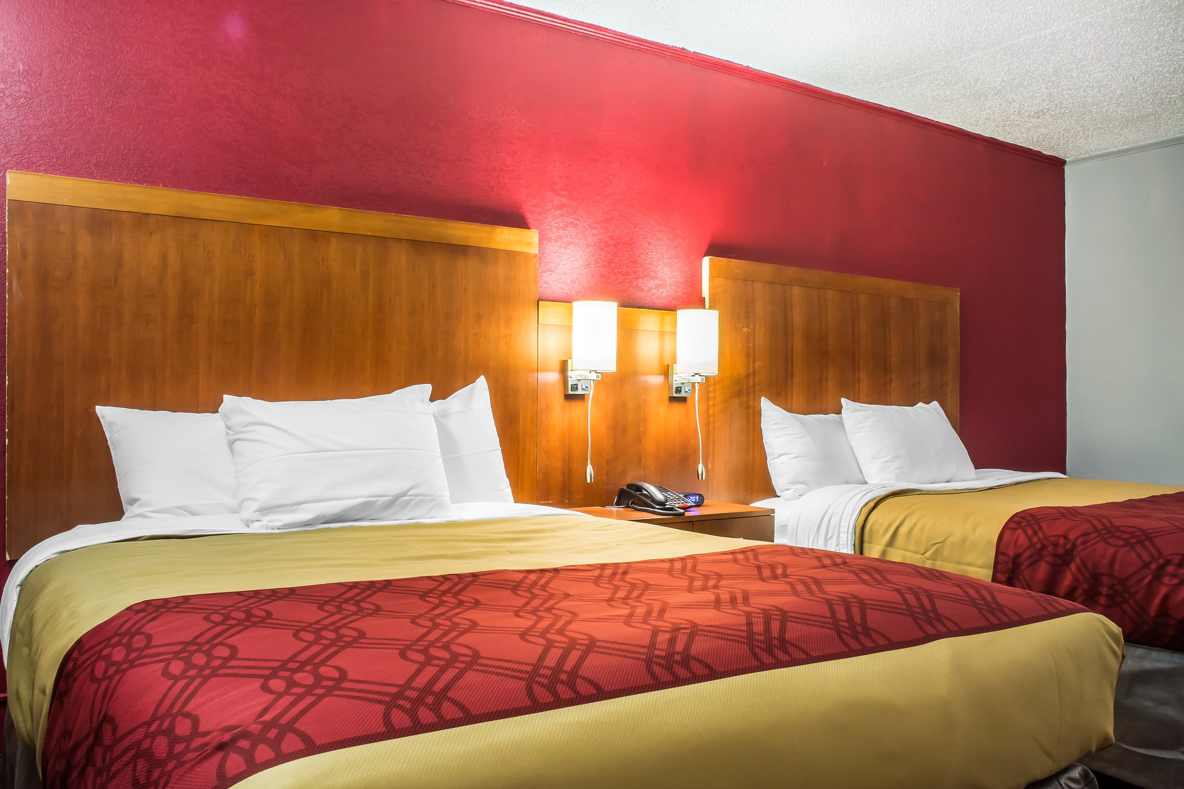 Econo Lodge Brockport — 22