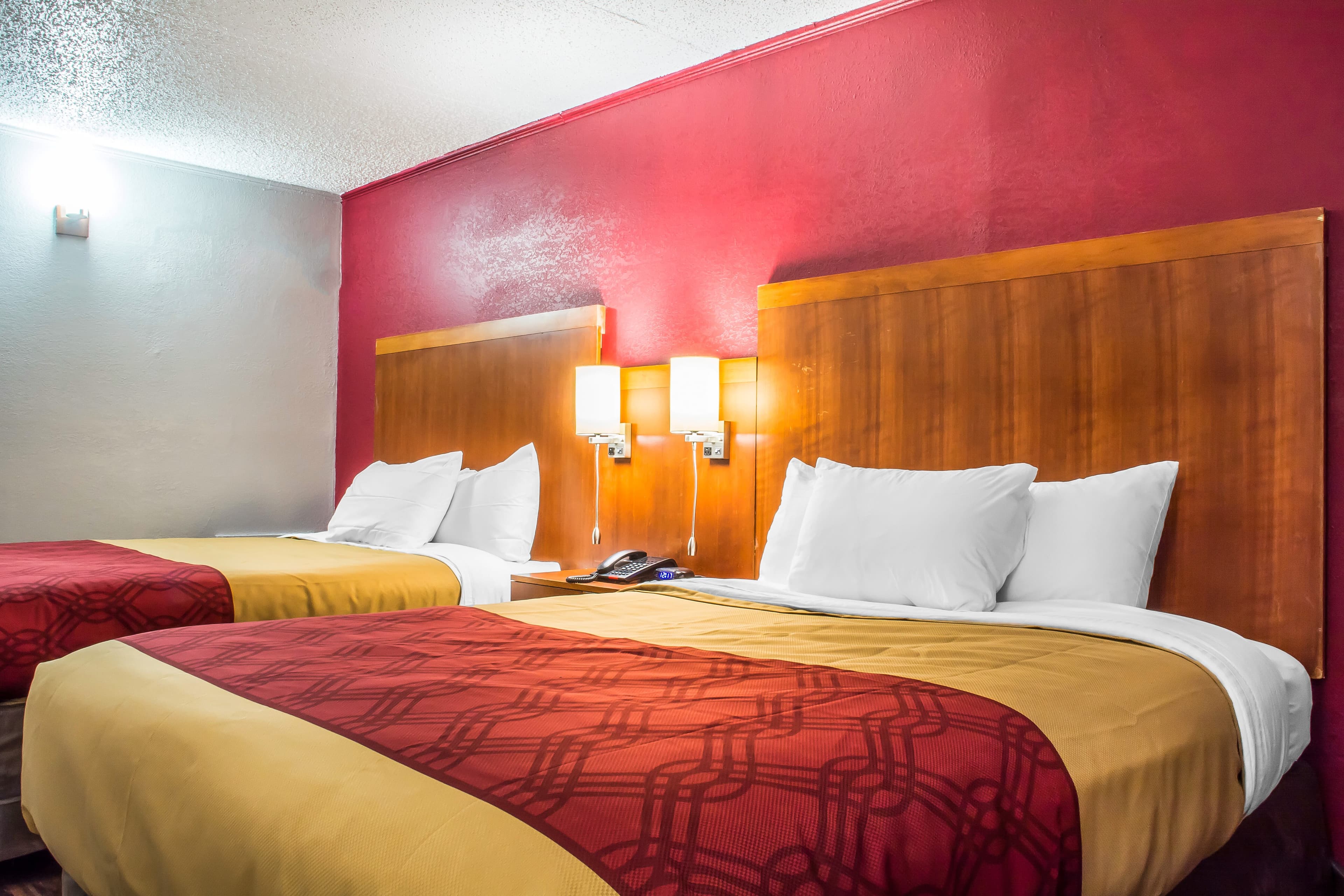 Econo Lodge Brockport — 24