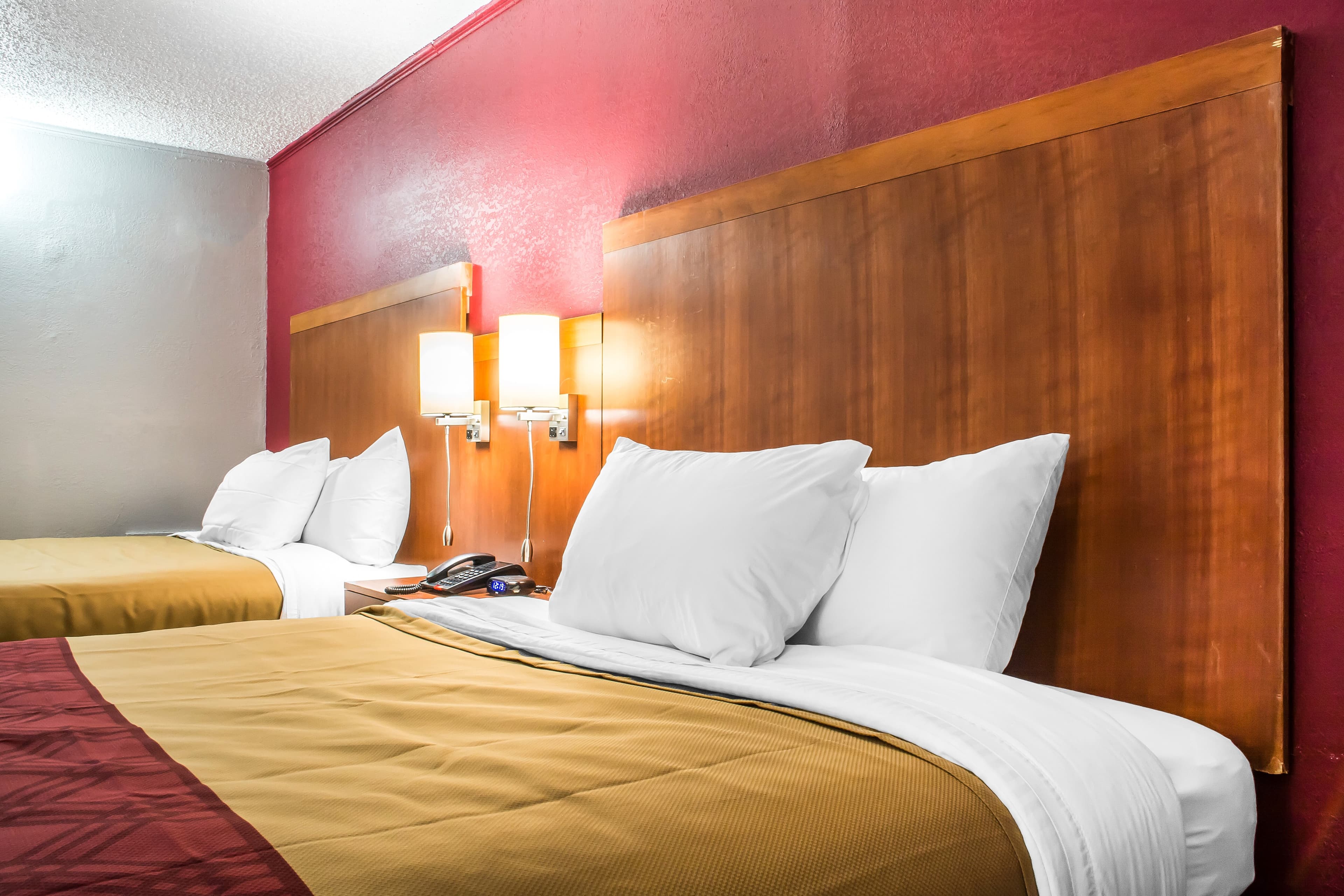 Econo Lodge Brockport — 25