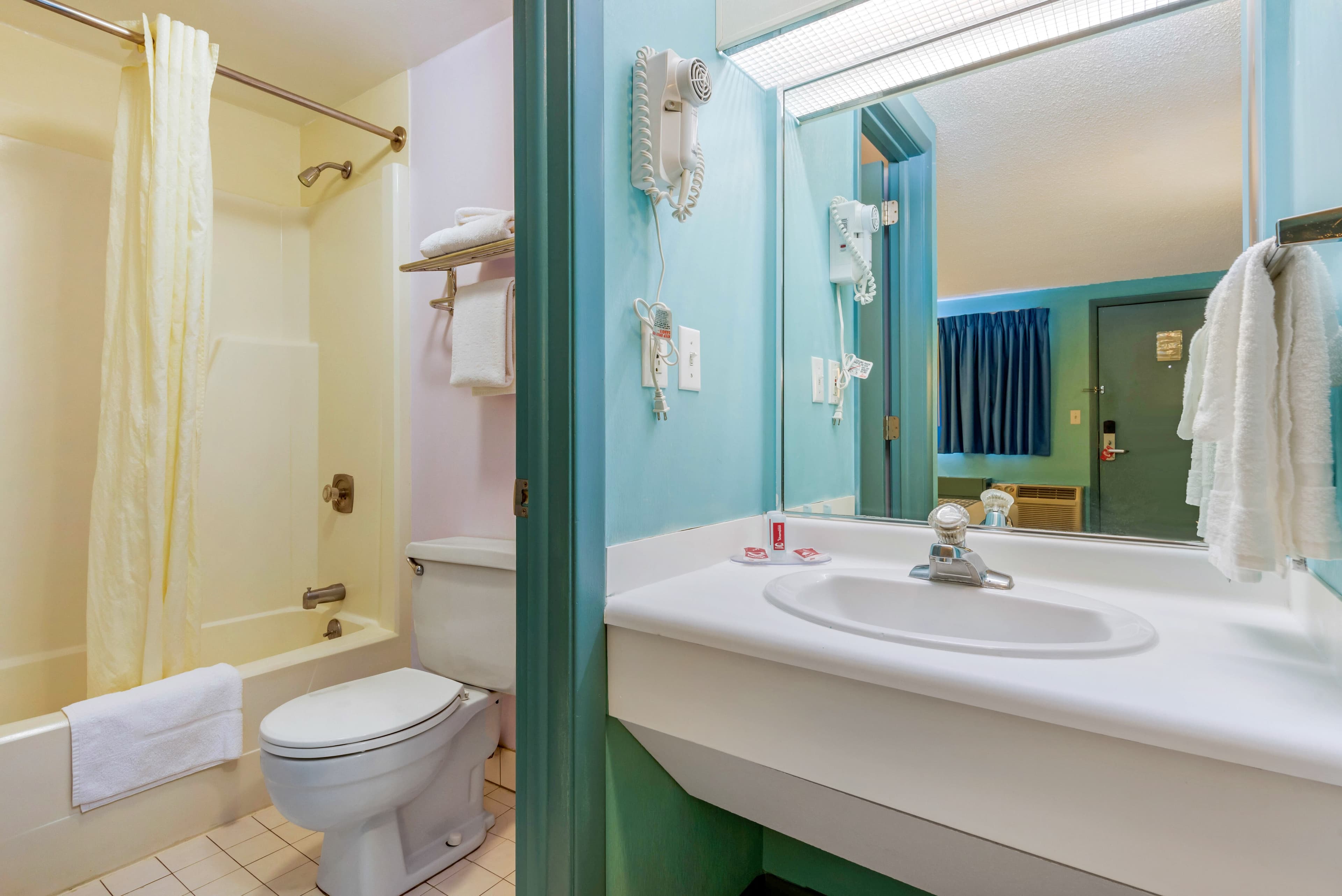 Econo Lodge Buffalo South — 6
