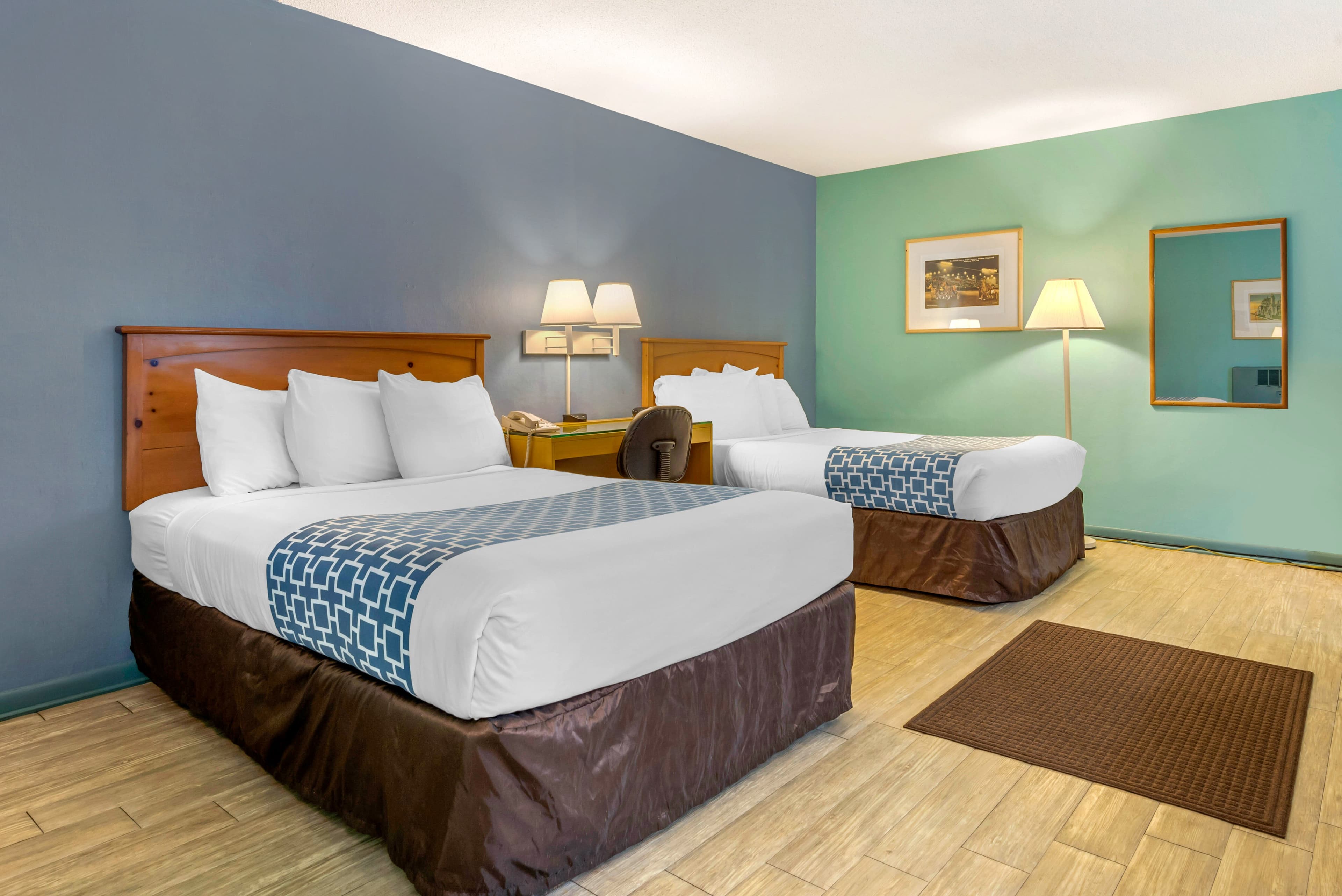 Econo Lodge Buffalo South — 7