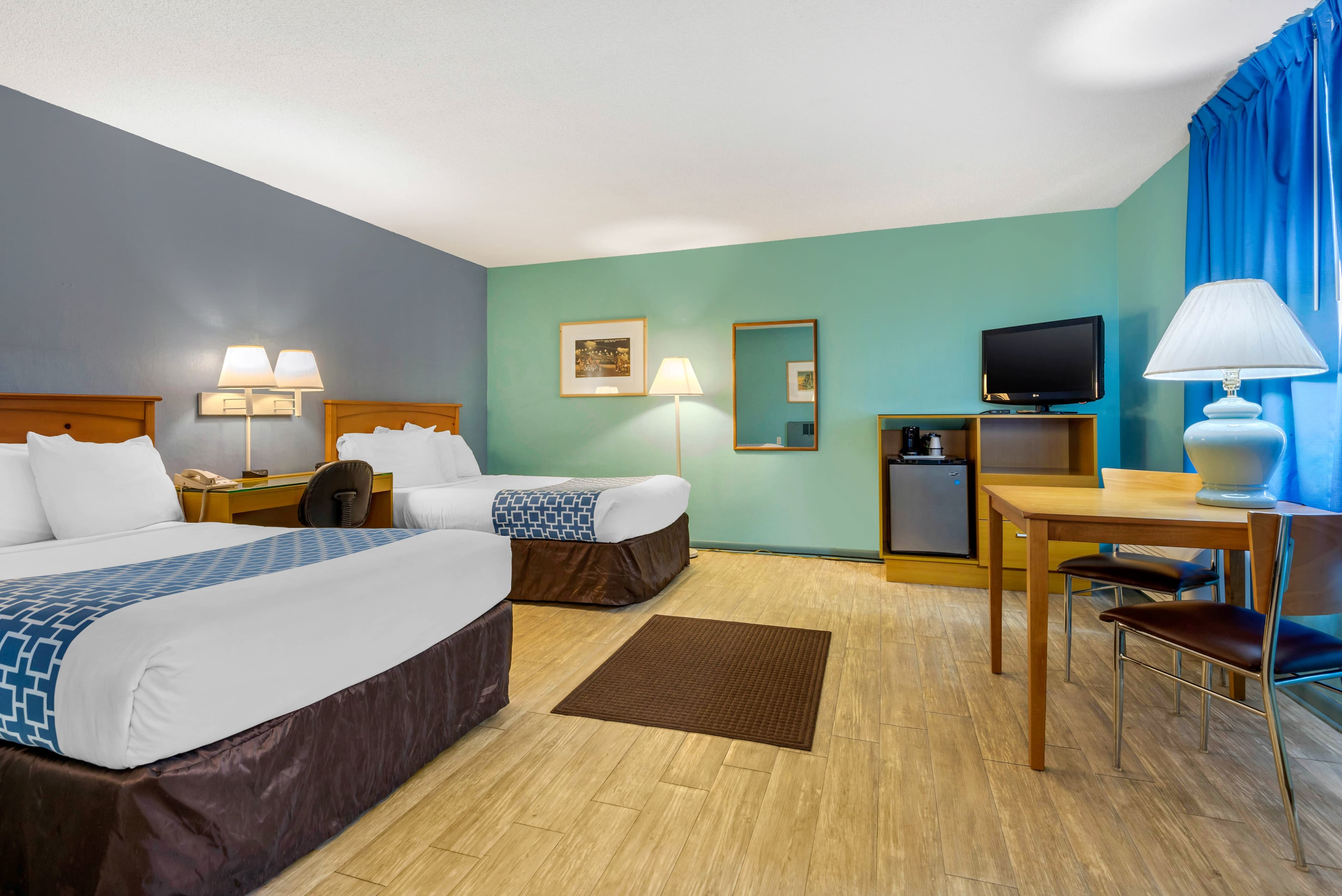 Econo Lodge Buffalo South — 10