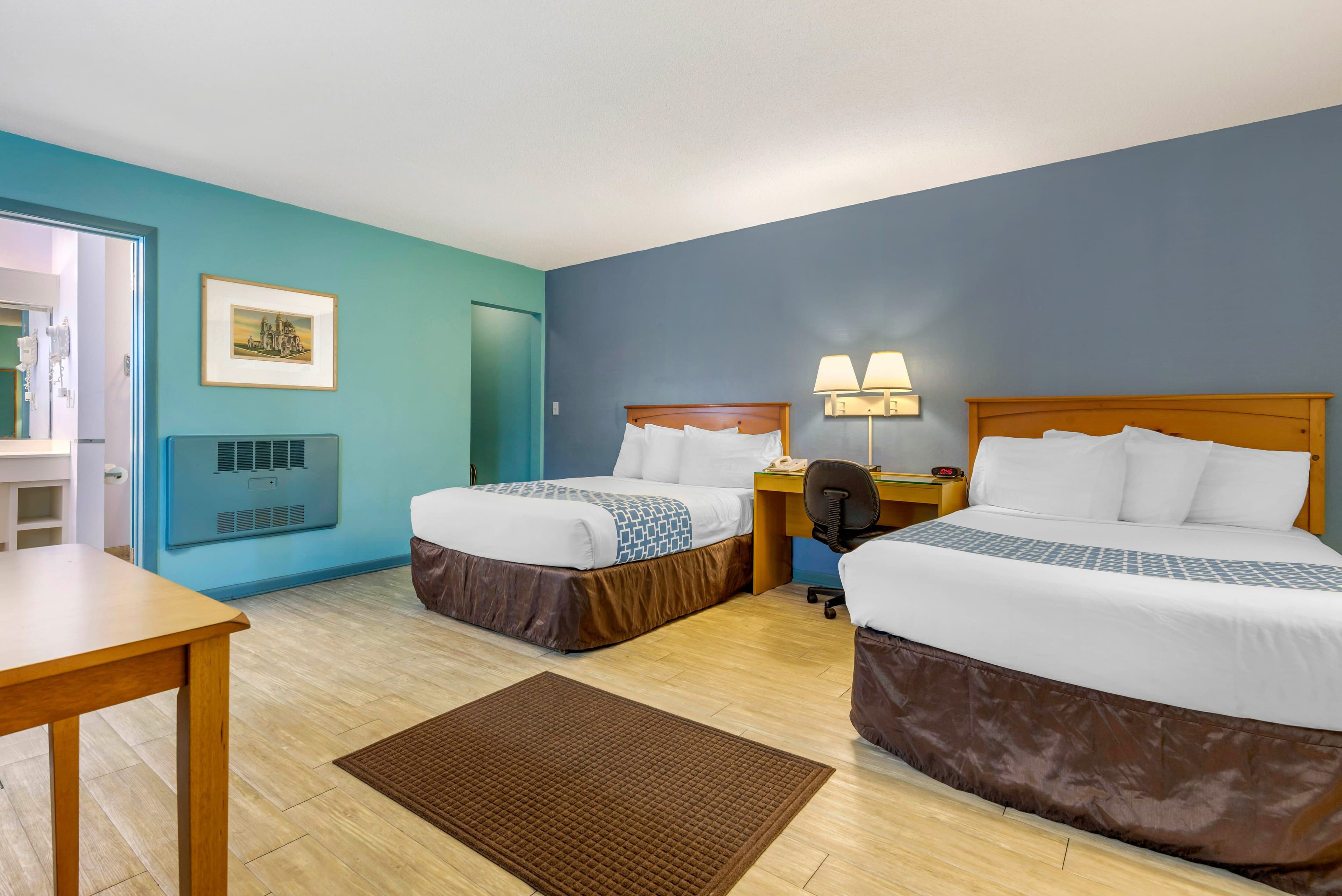 Econo Lodge Buffalo South — 11