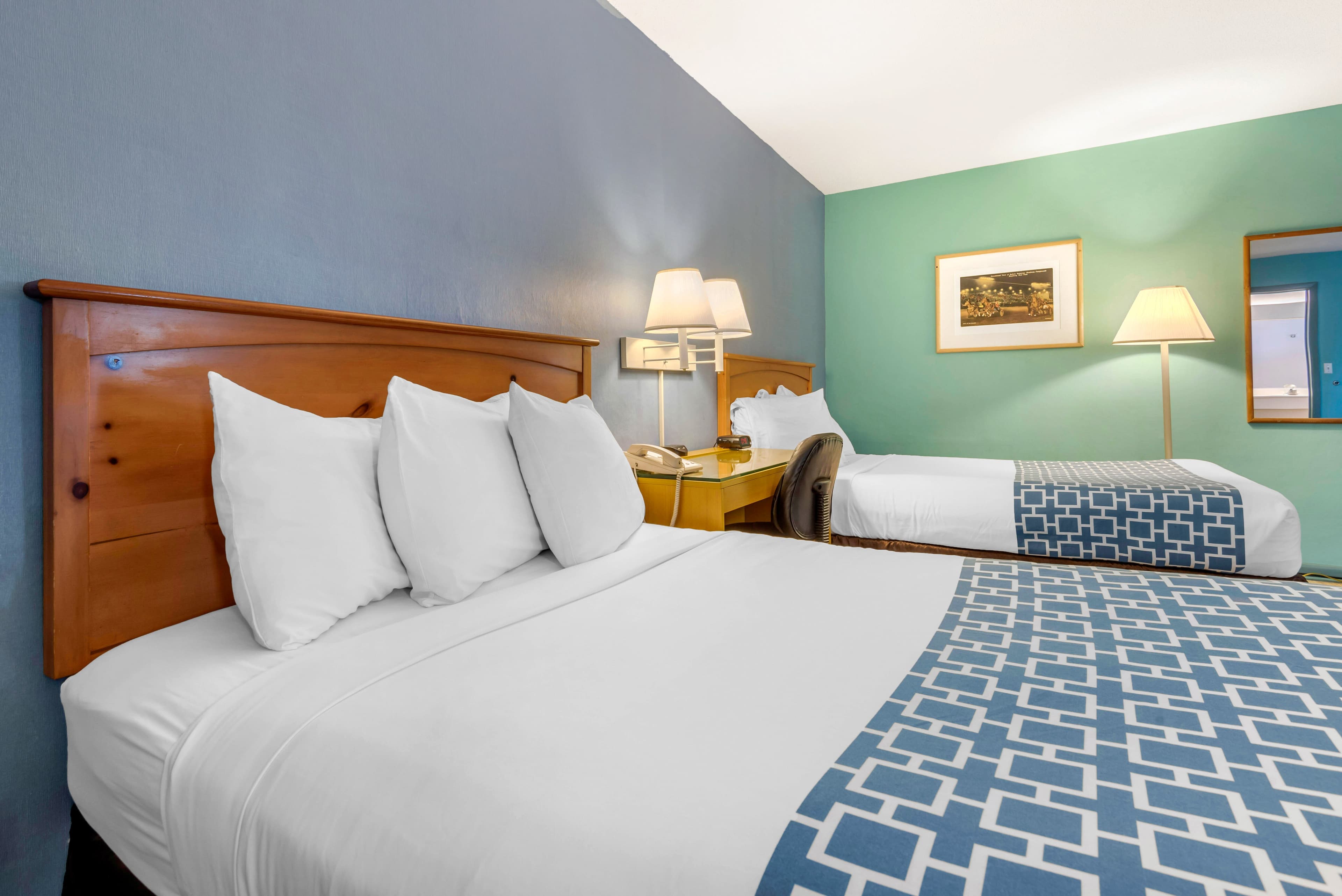 Econo Lodge Buffalo South — 12