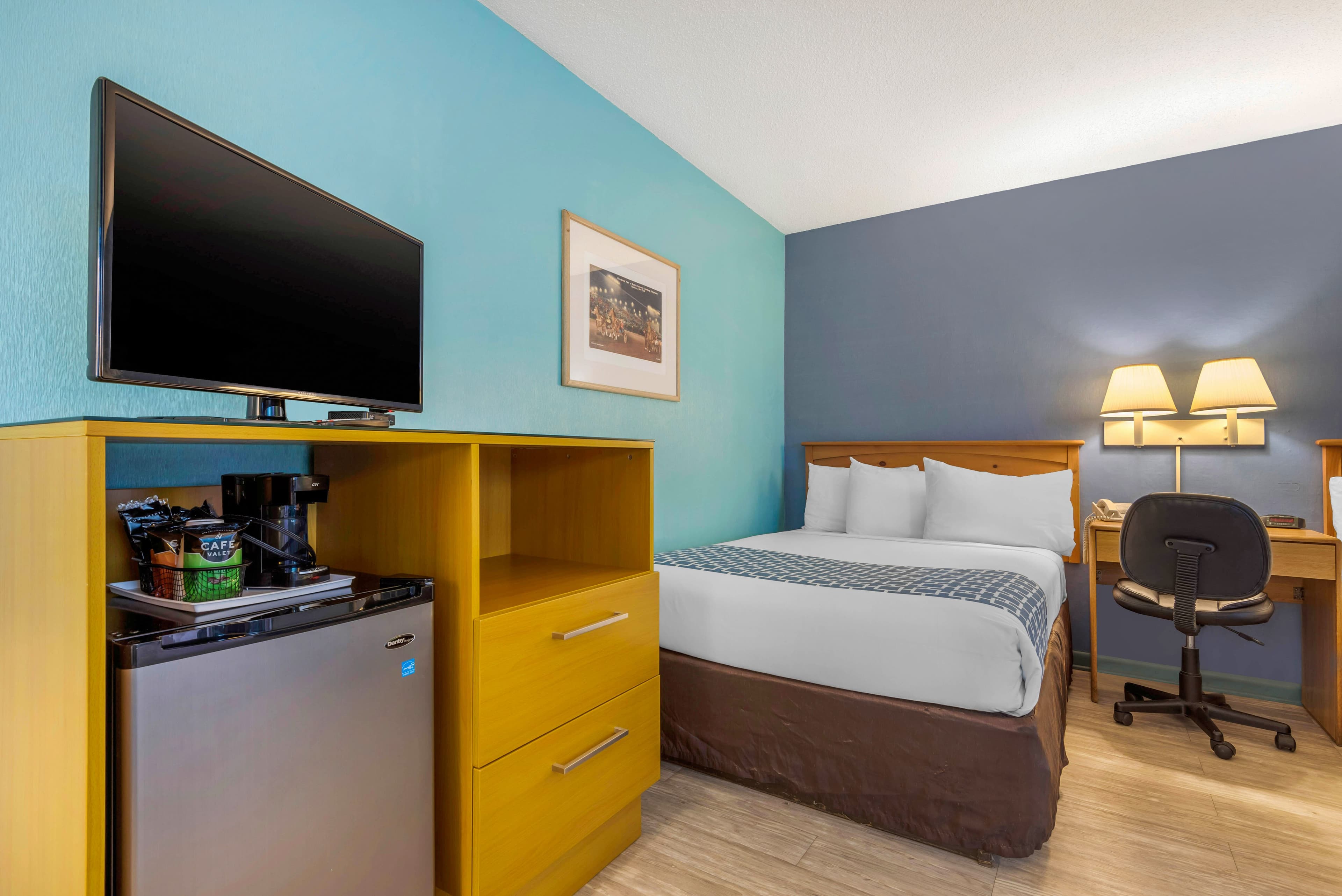 Econo Lodge Buffalo South — 17