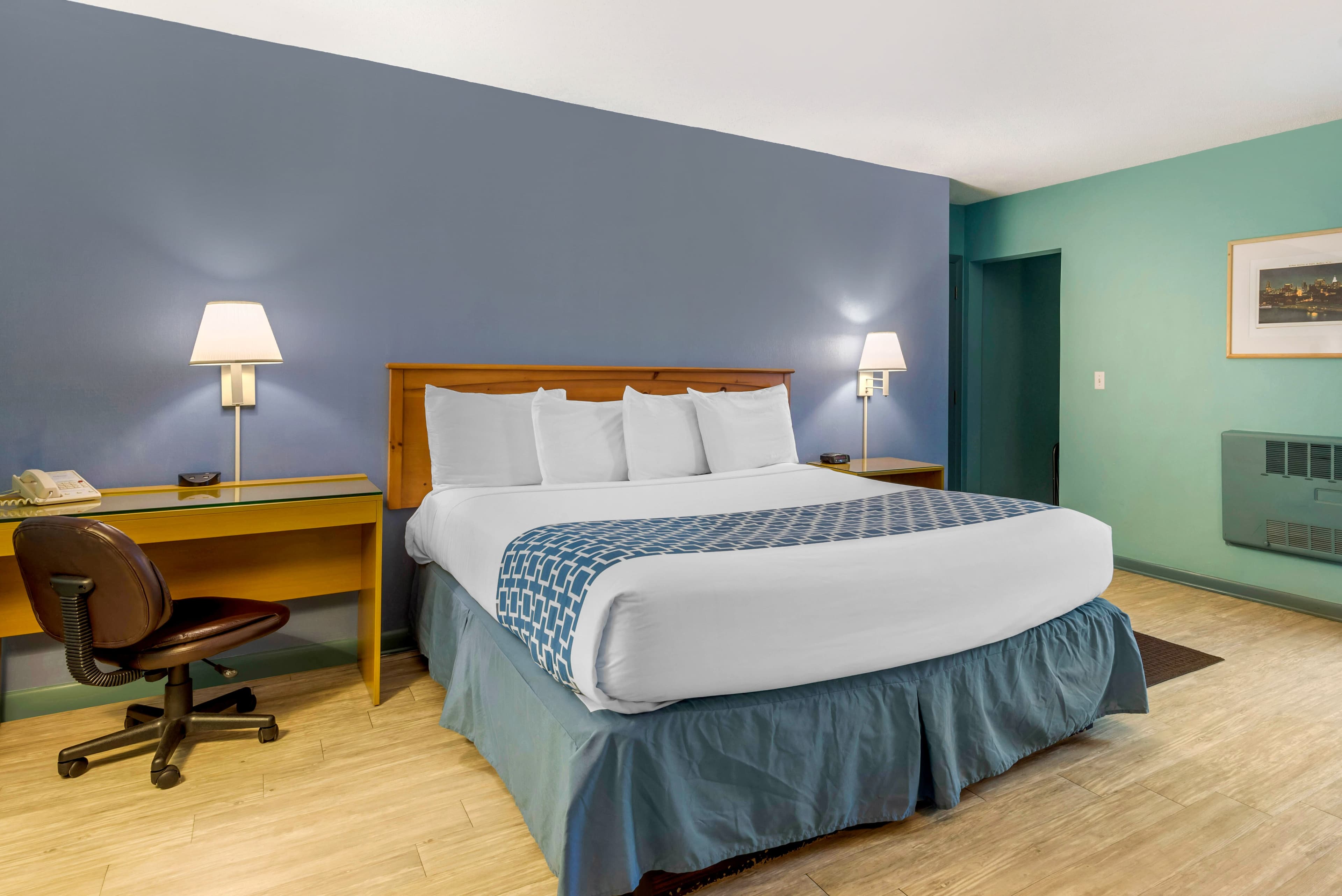 Econo Lodge Buffalo South — 20