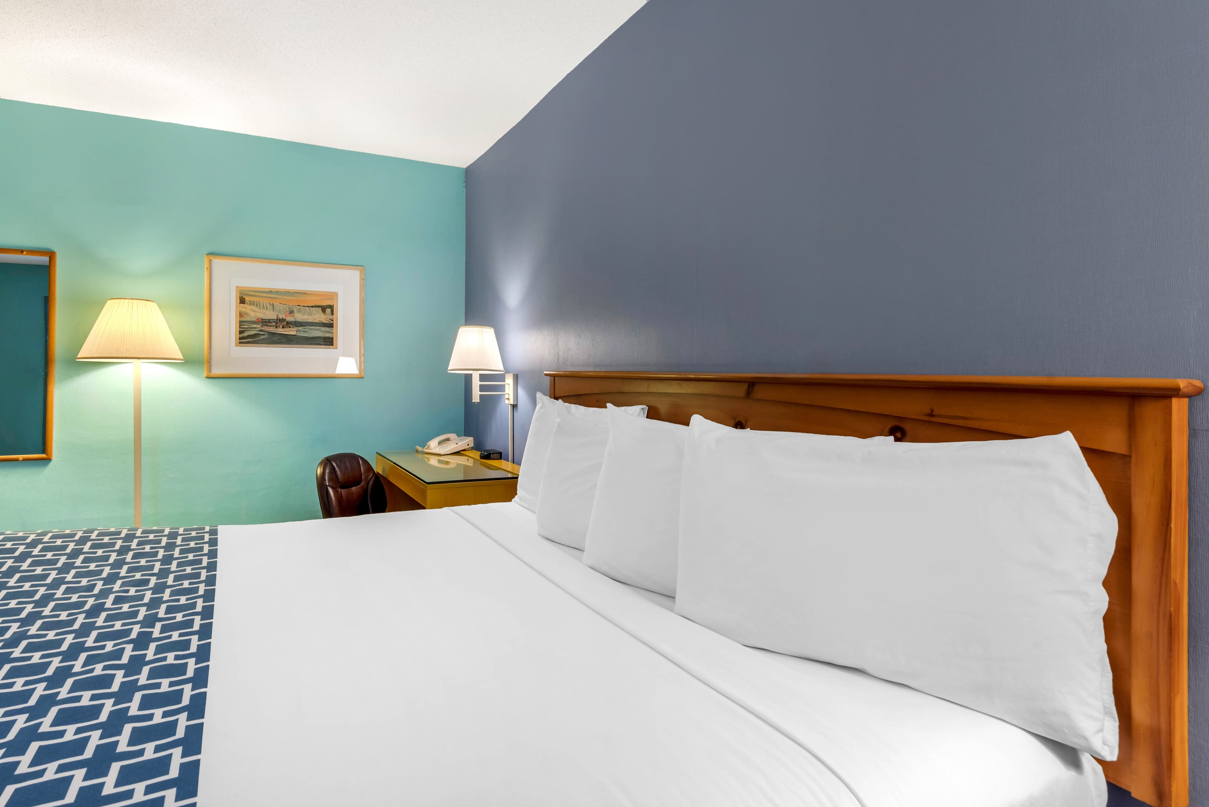 Econo Lodge Buffalo South — 23