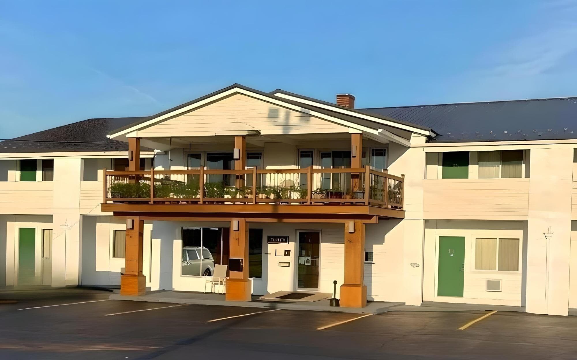 Rodeway Inn Manchester I-90 - Image 1