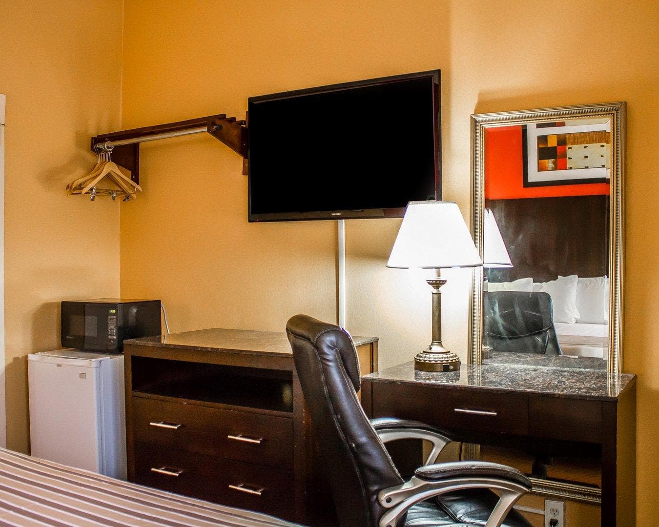Rodeway Inn MacArthur Airport — 6