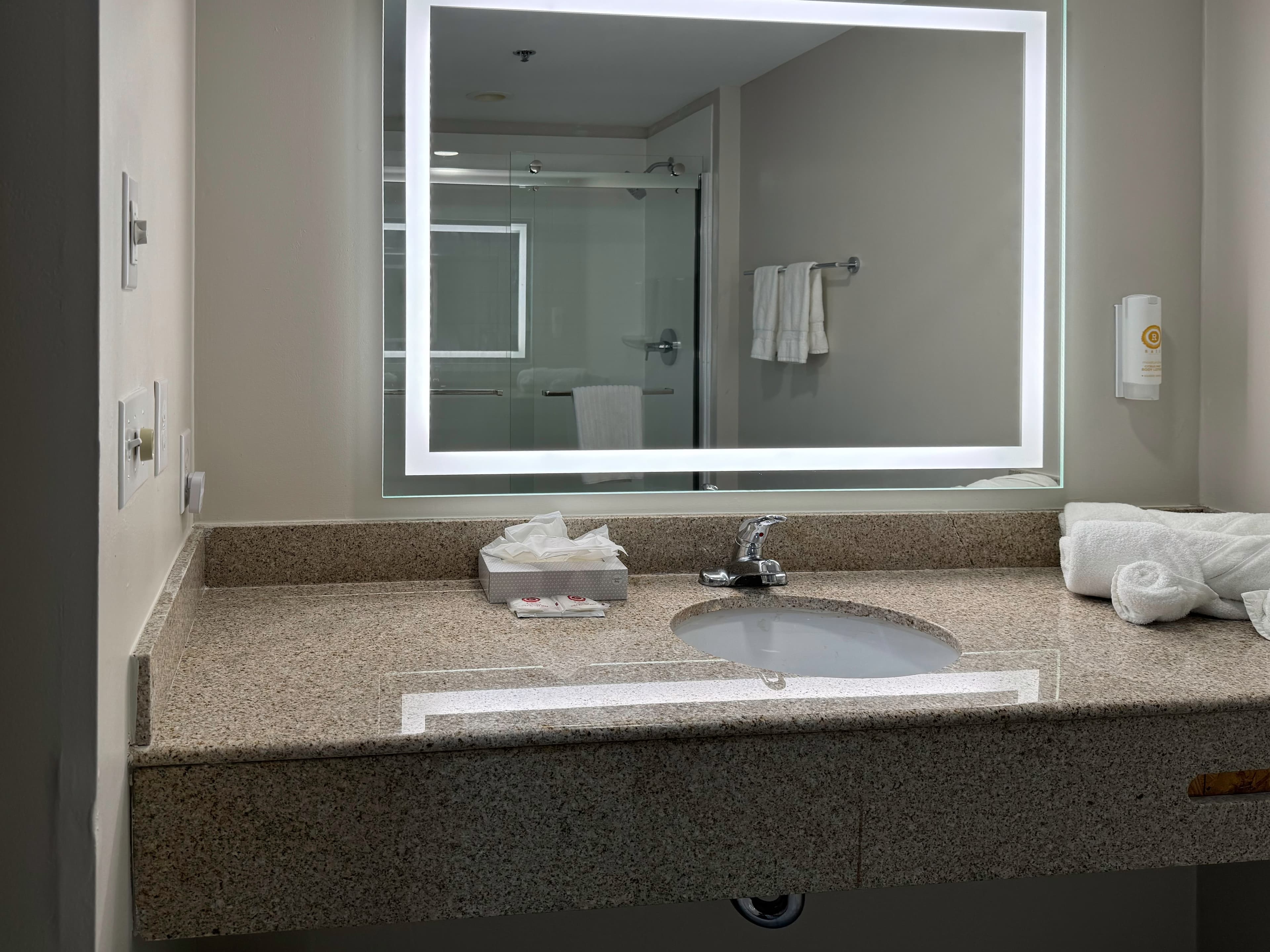 Comfort Inn & Suites Syracuse-Carrier Circle — 9