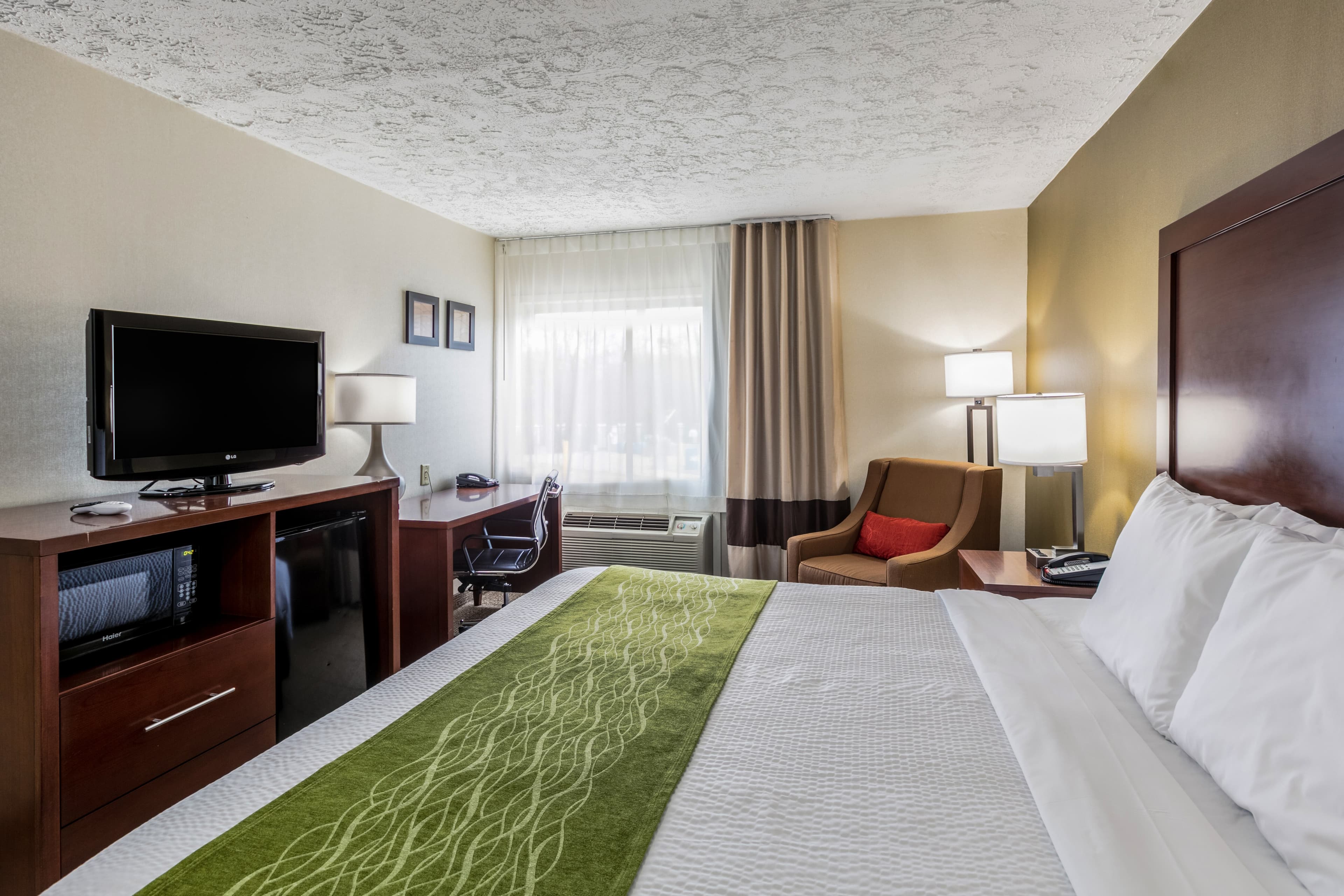 Comfort Inn Medford-Long Island — 11