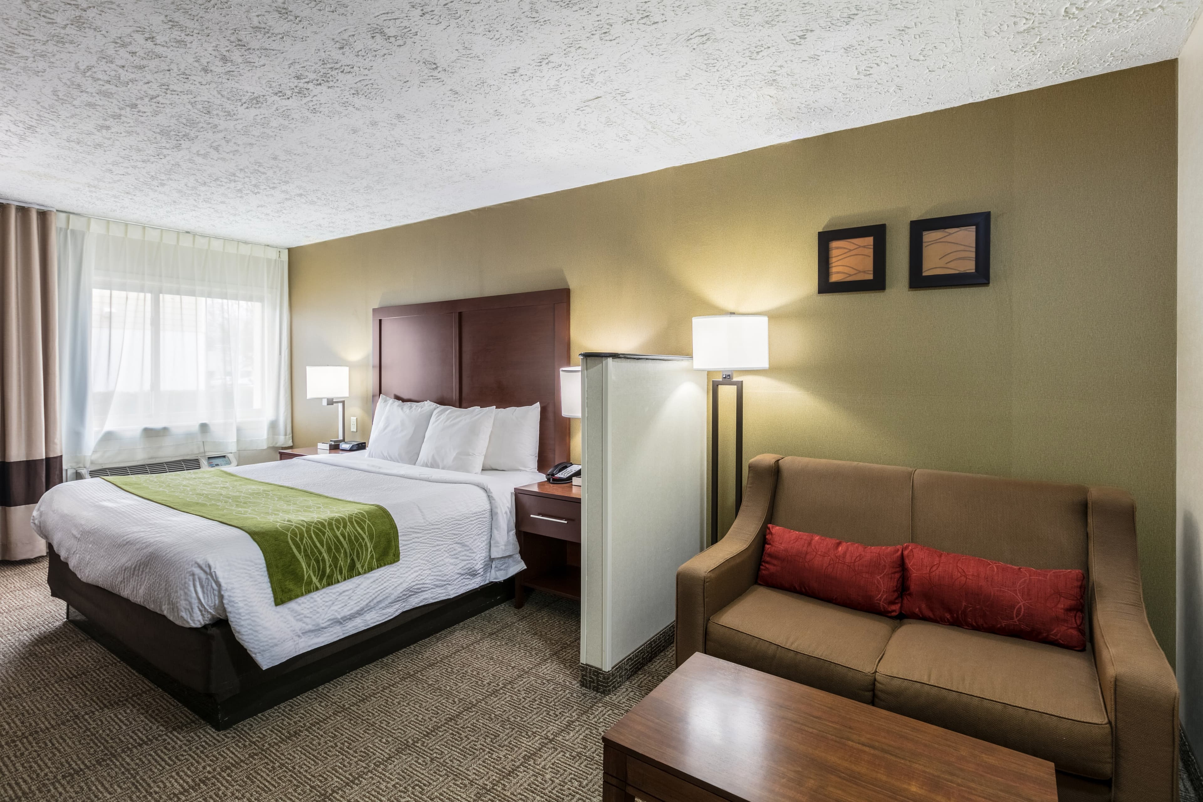 Comfort Inn Medford-Long Island - Image 1