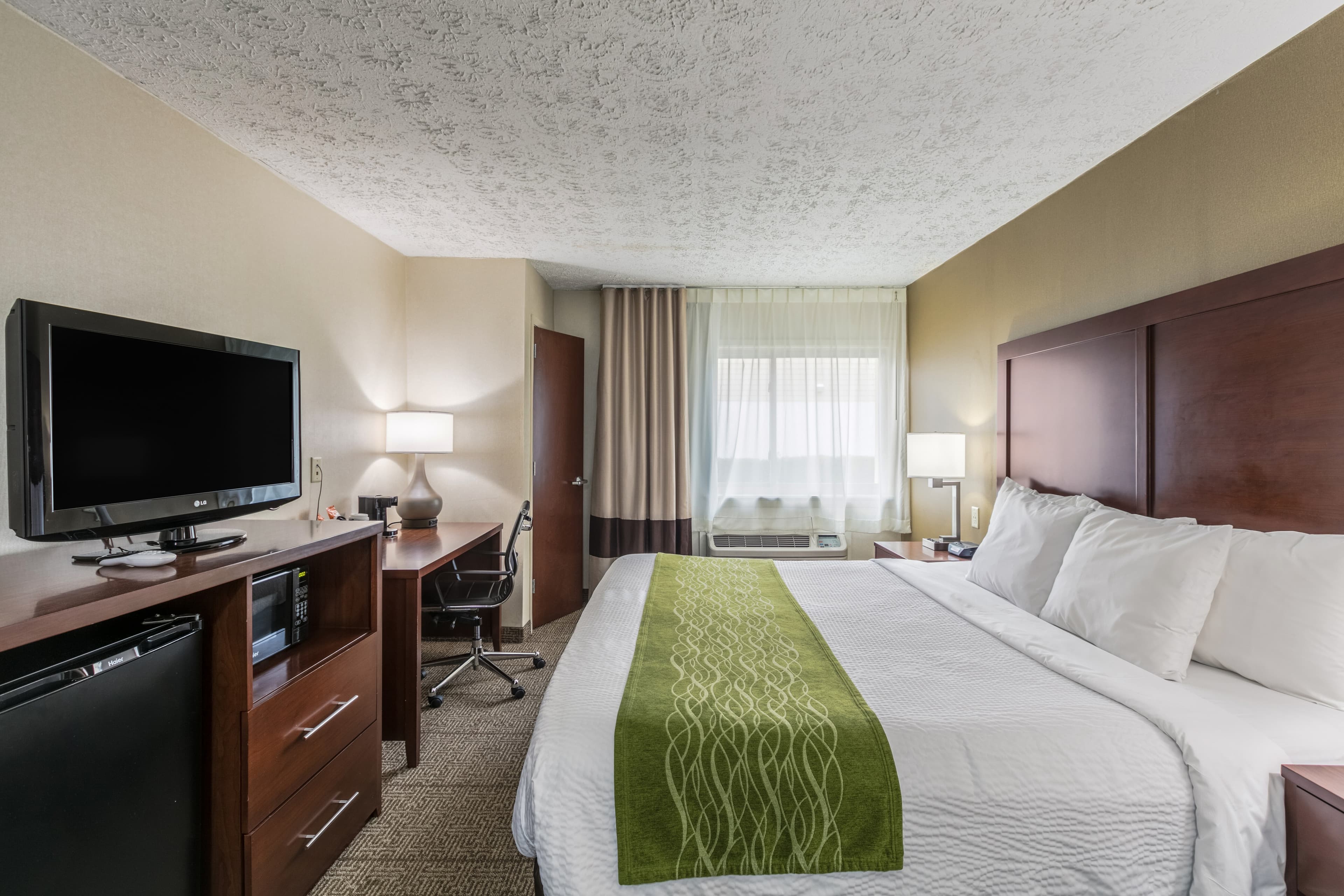 Comfort Inn Medford-Long Island - Image 2