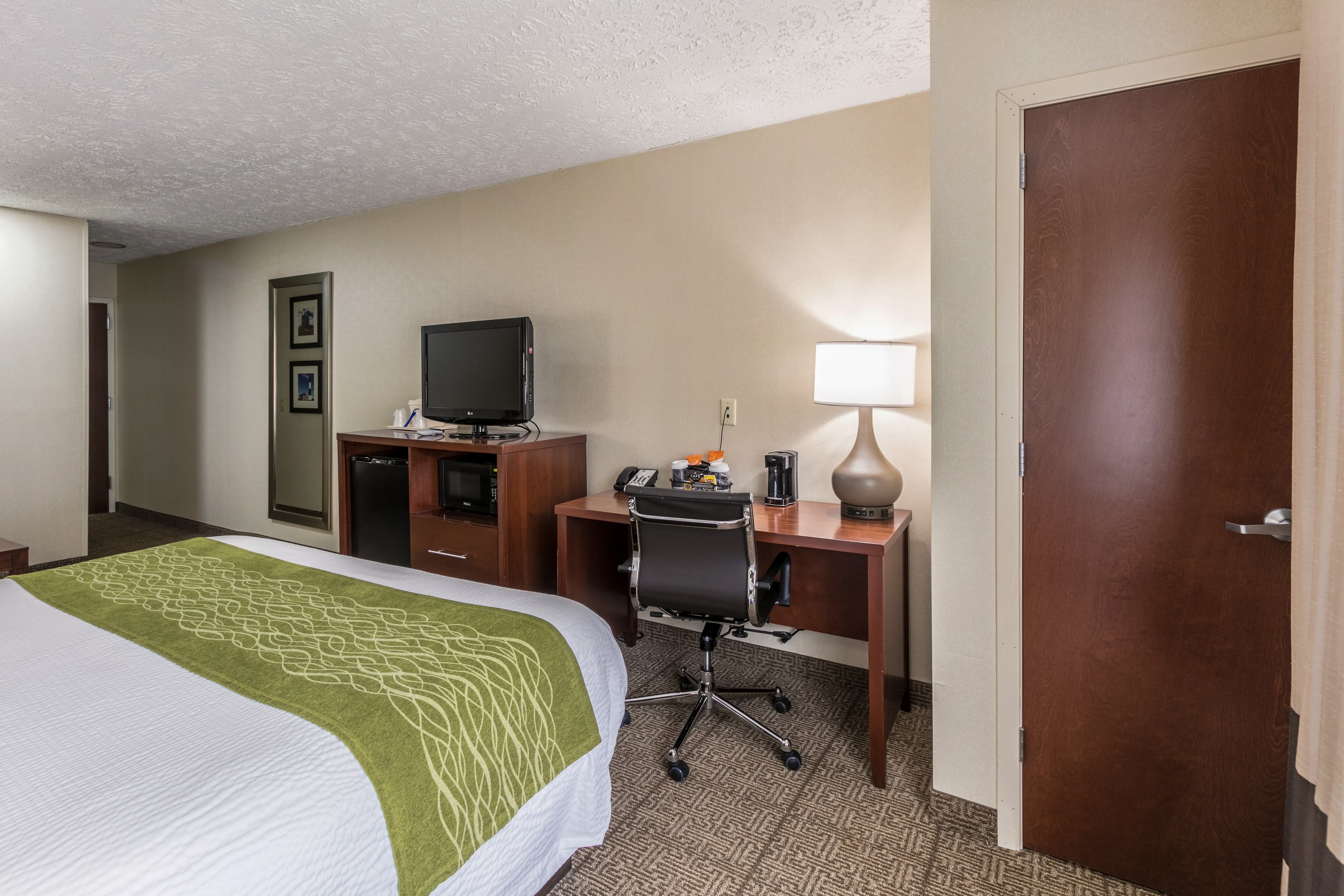 Comfort Inn Medford-Long Island - Image 4