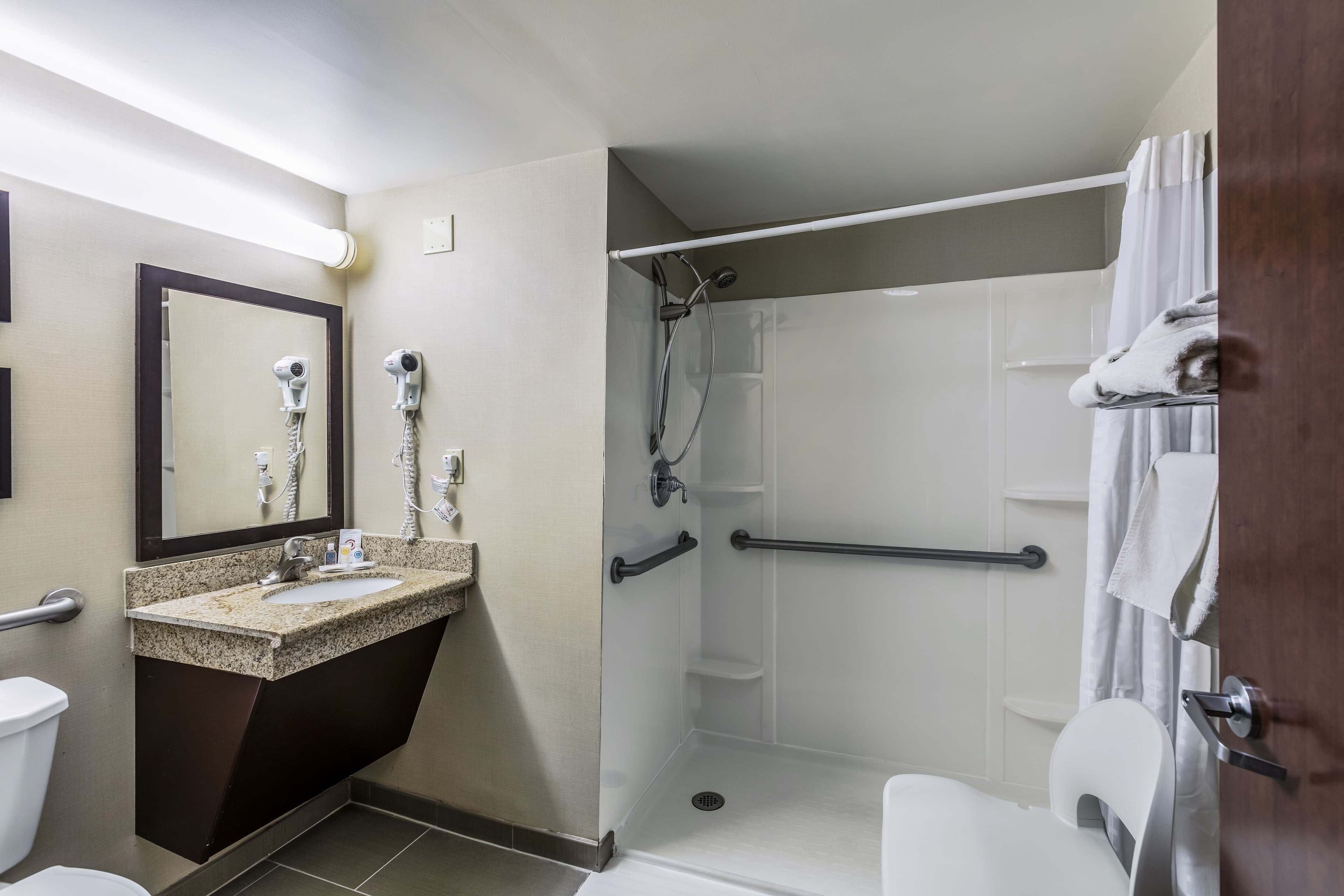 Comfort Inn Medford-Long Island - Image 3