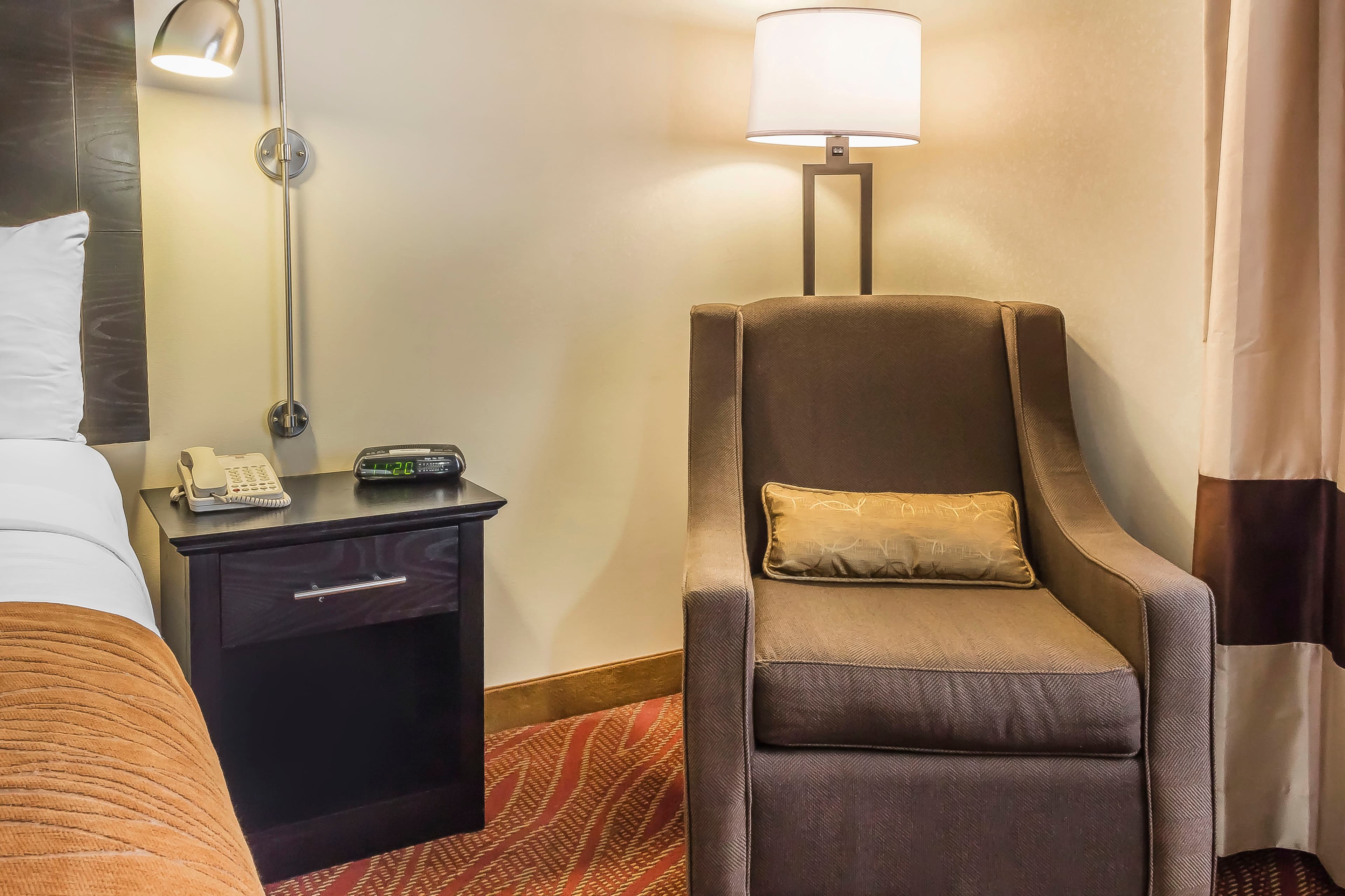 Comfort Inn & Suites LaGuardia Airport — 8