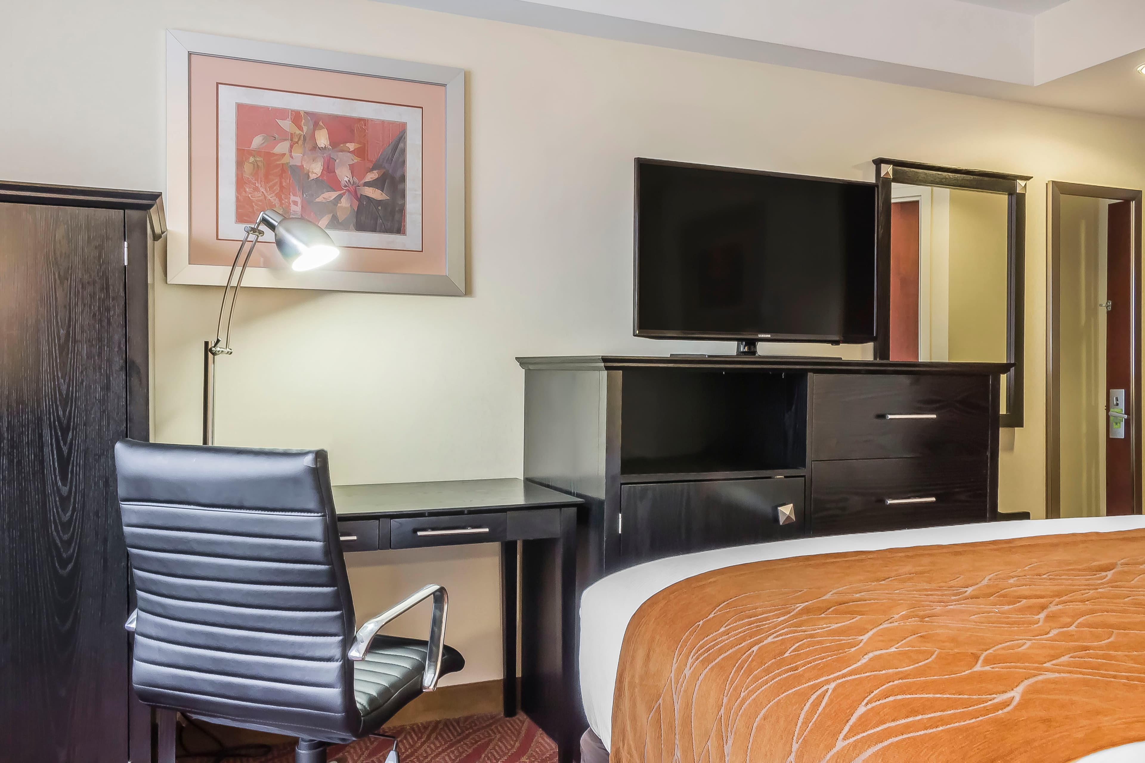 Comfort Inn & Suites LaGuardia Airport — 10