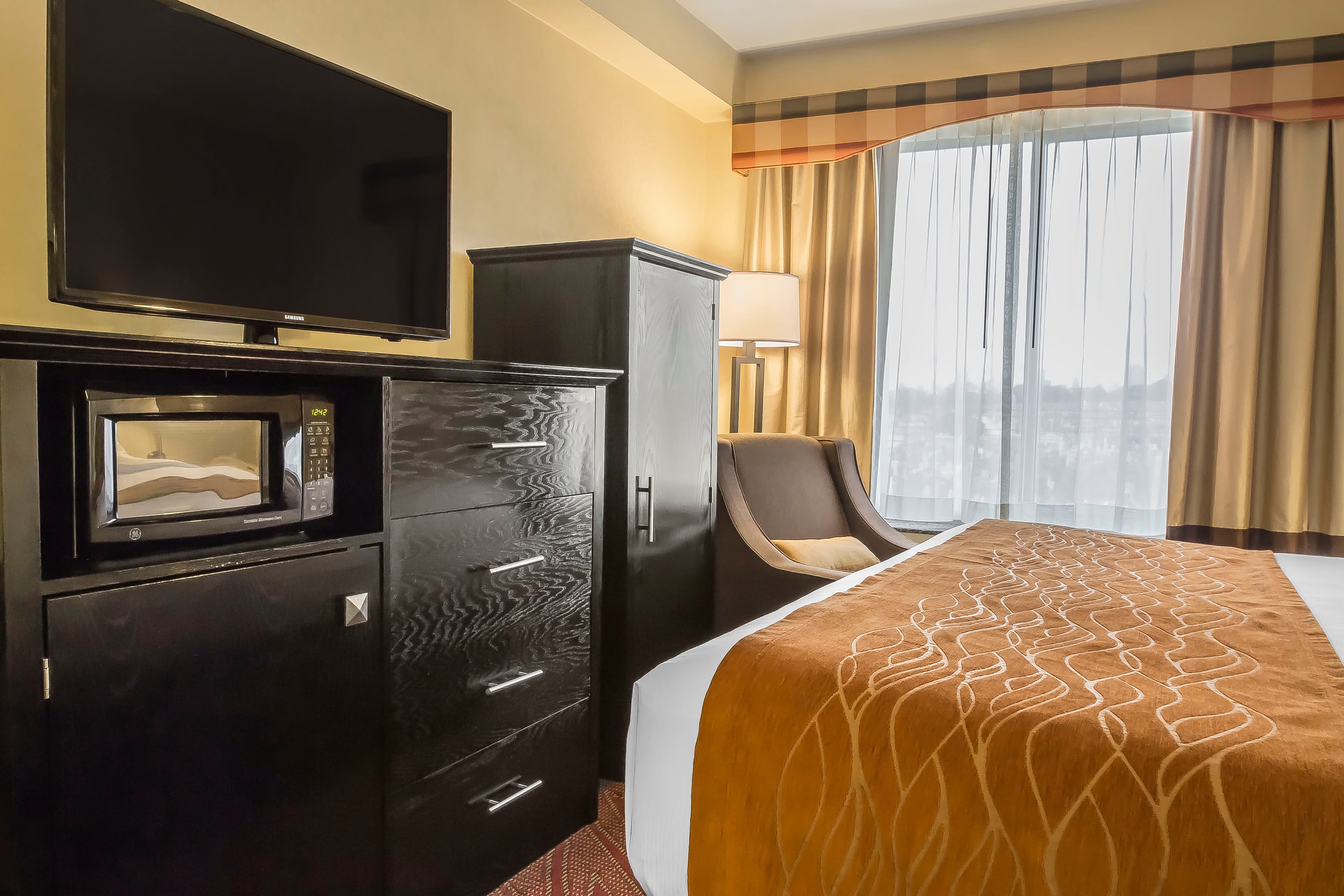 Comfort Inn & Suites LaGuardia Airport — 33