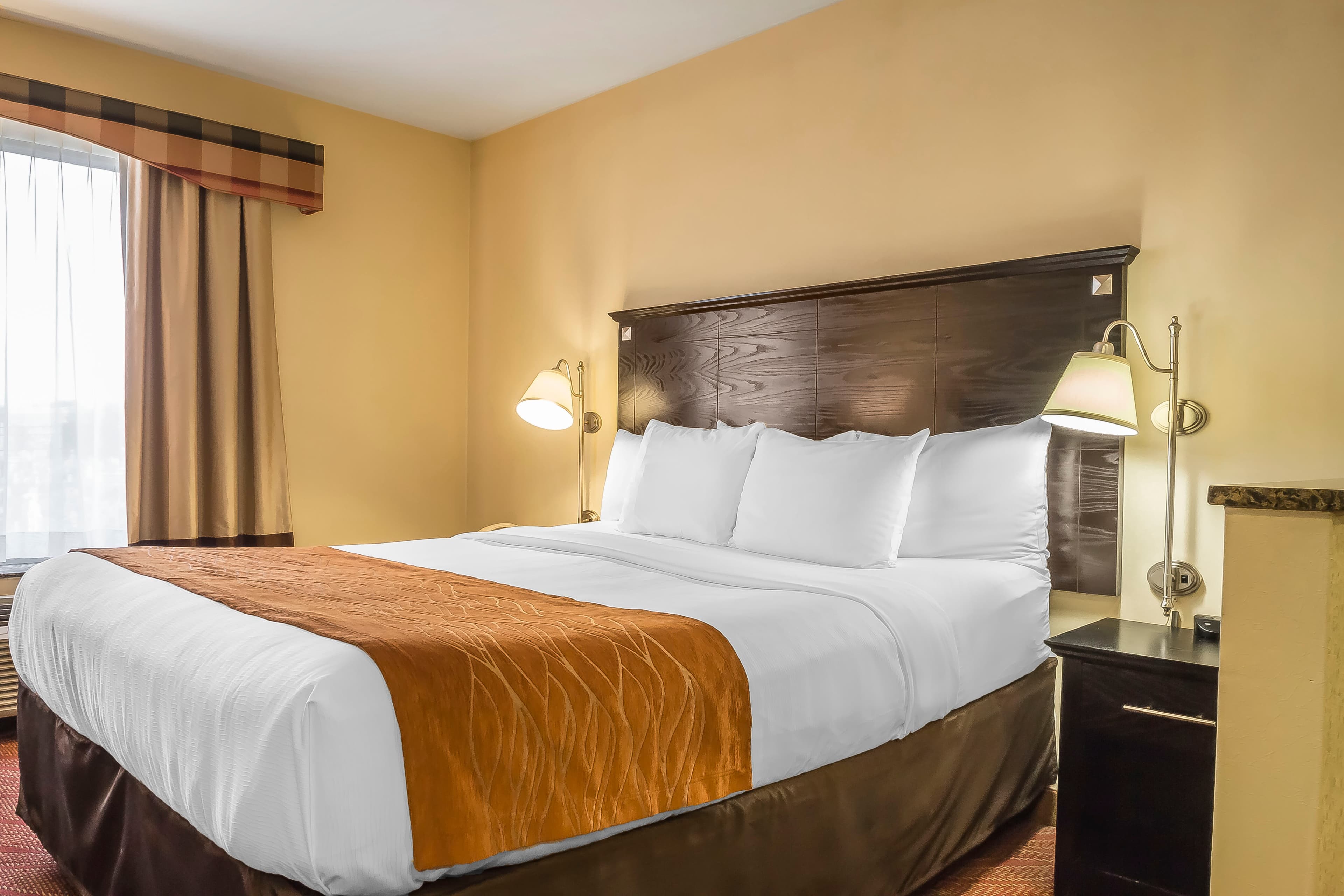 Comfort Inn & Suites LaGuardia Airport - Image 1