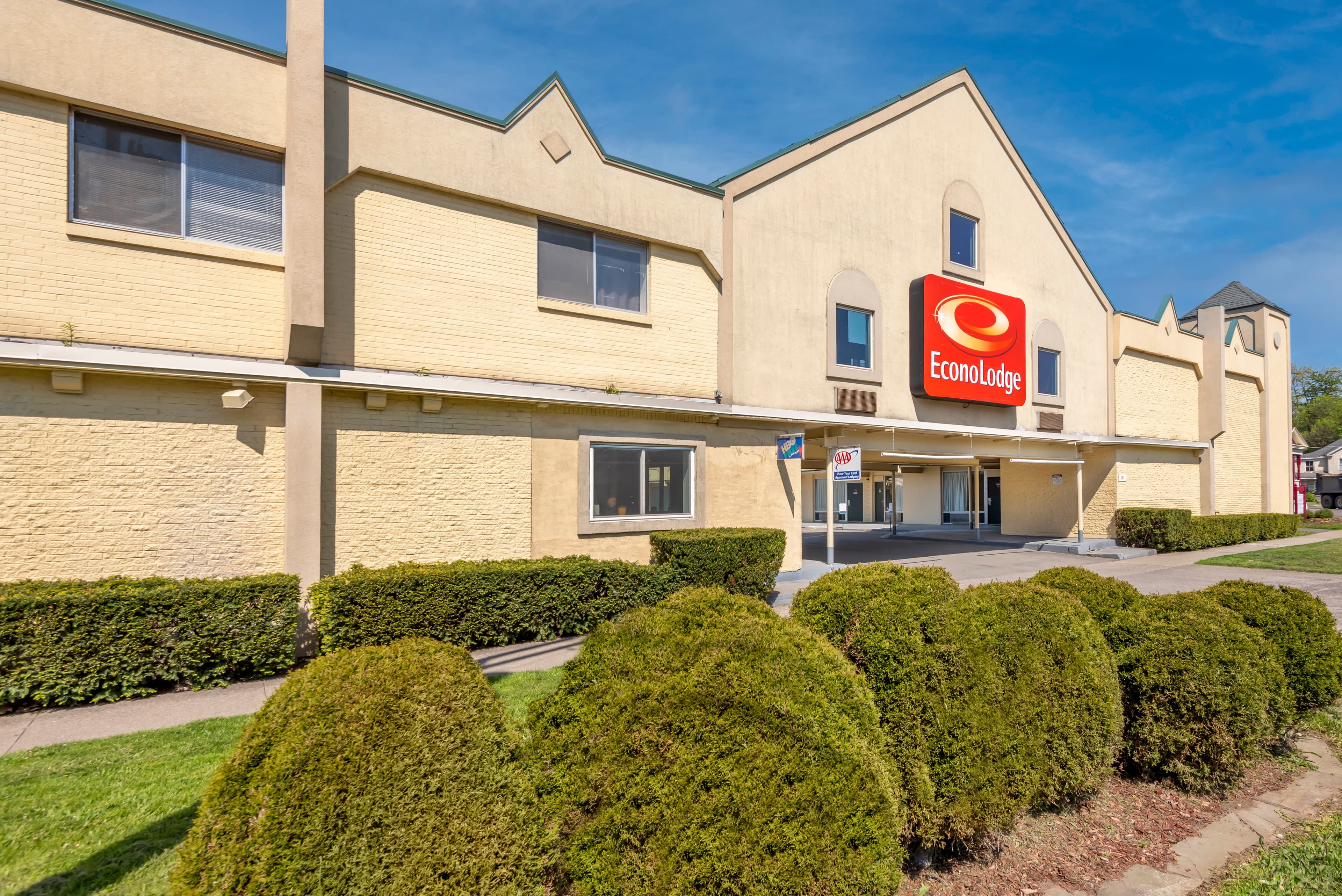 Econo Lodge Cortland Downtown - Image 1