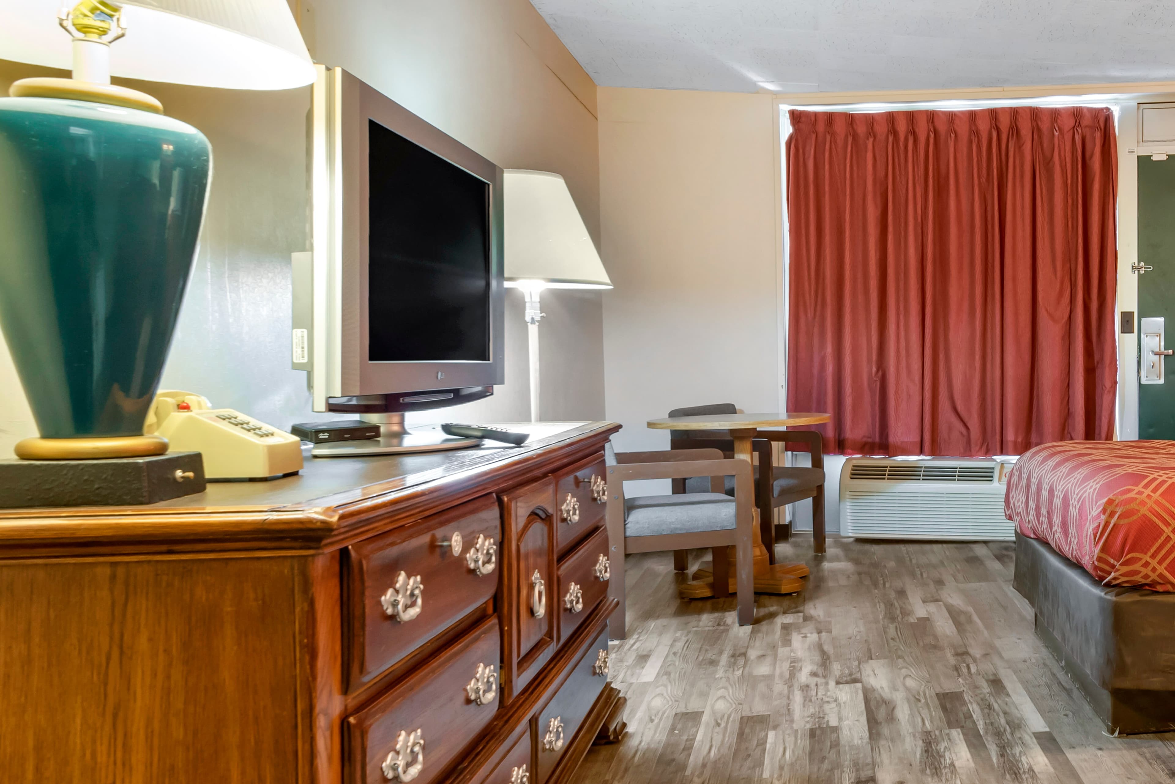 Econo Lodge Cortland Downtown - Image 5