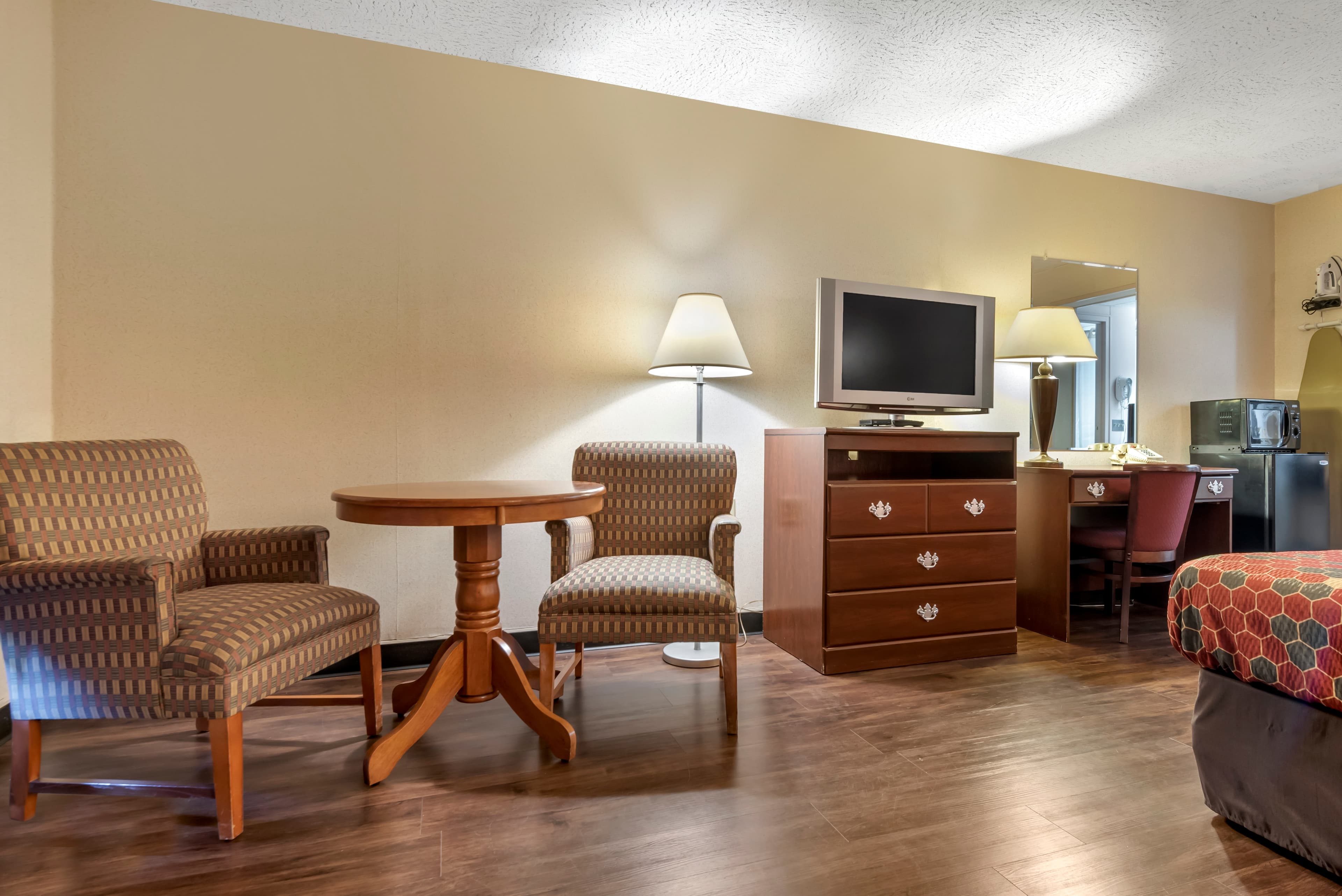 Econo Lodge Cortland Downtown — 9
