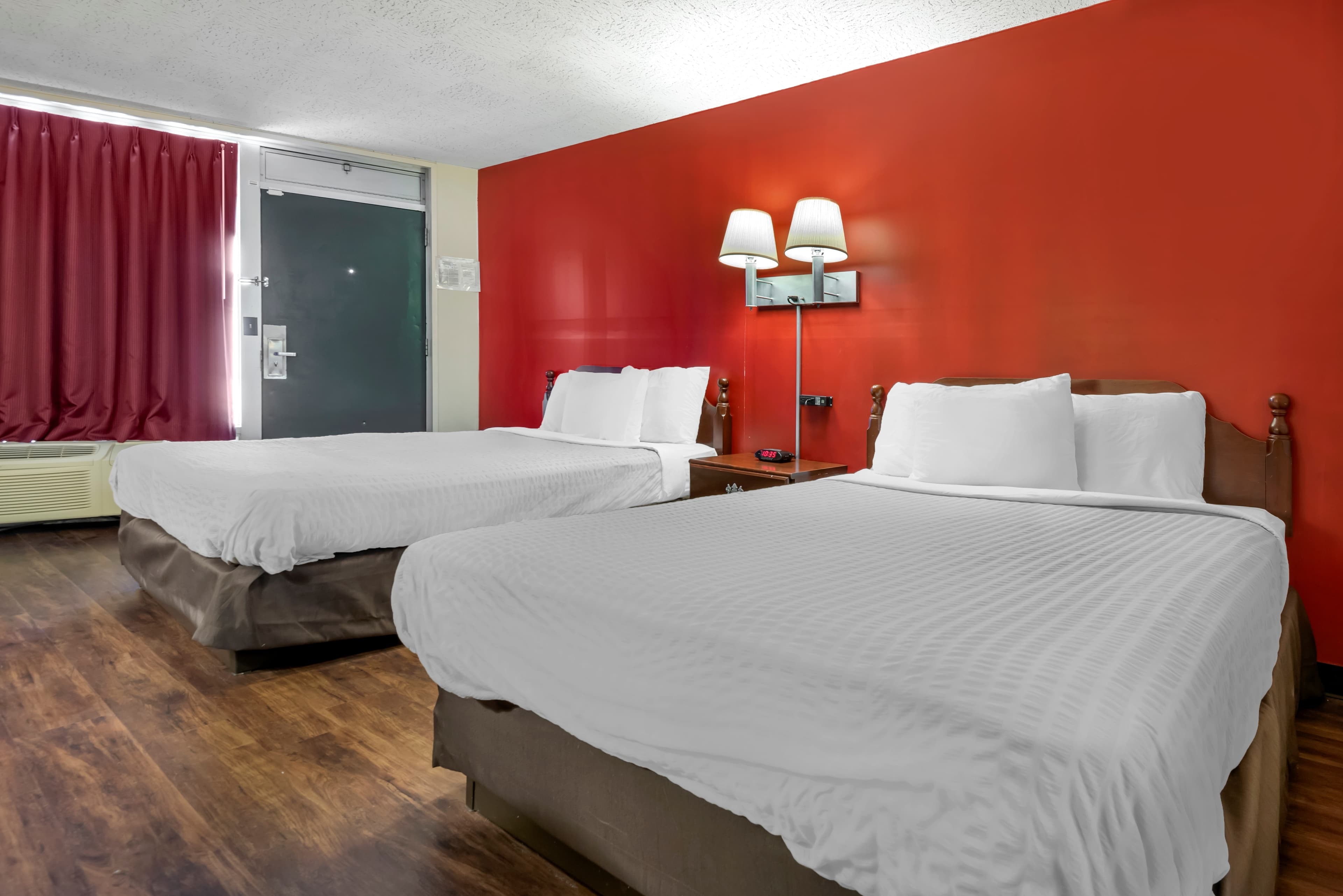 Econo Lodge Cortland Downtown — 23
