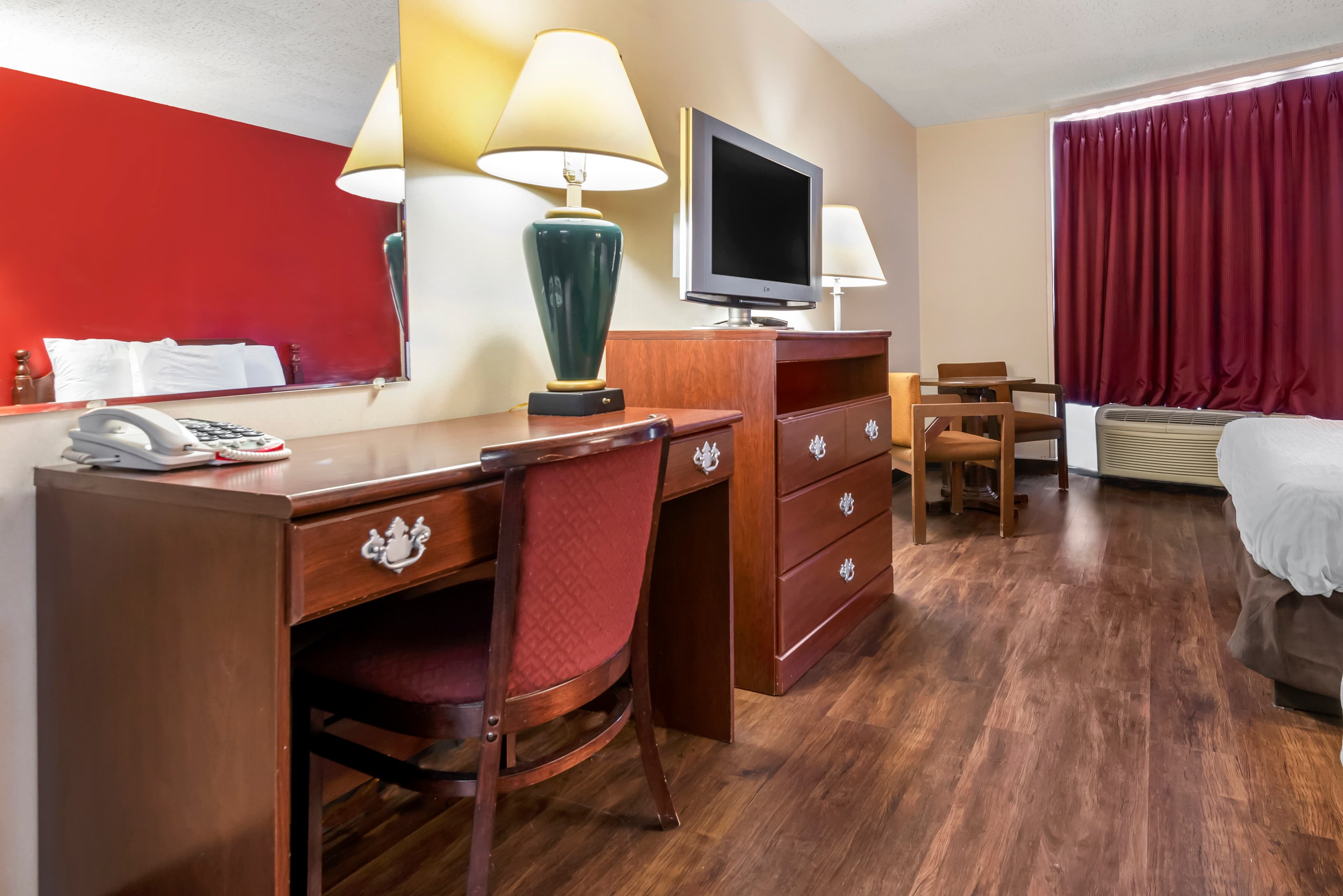 Econo Lodge Cortland Downtown — 25