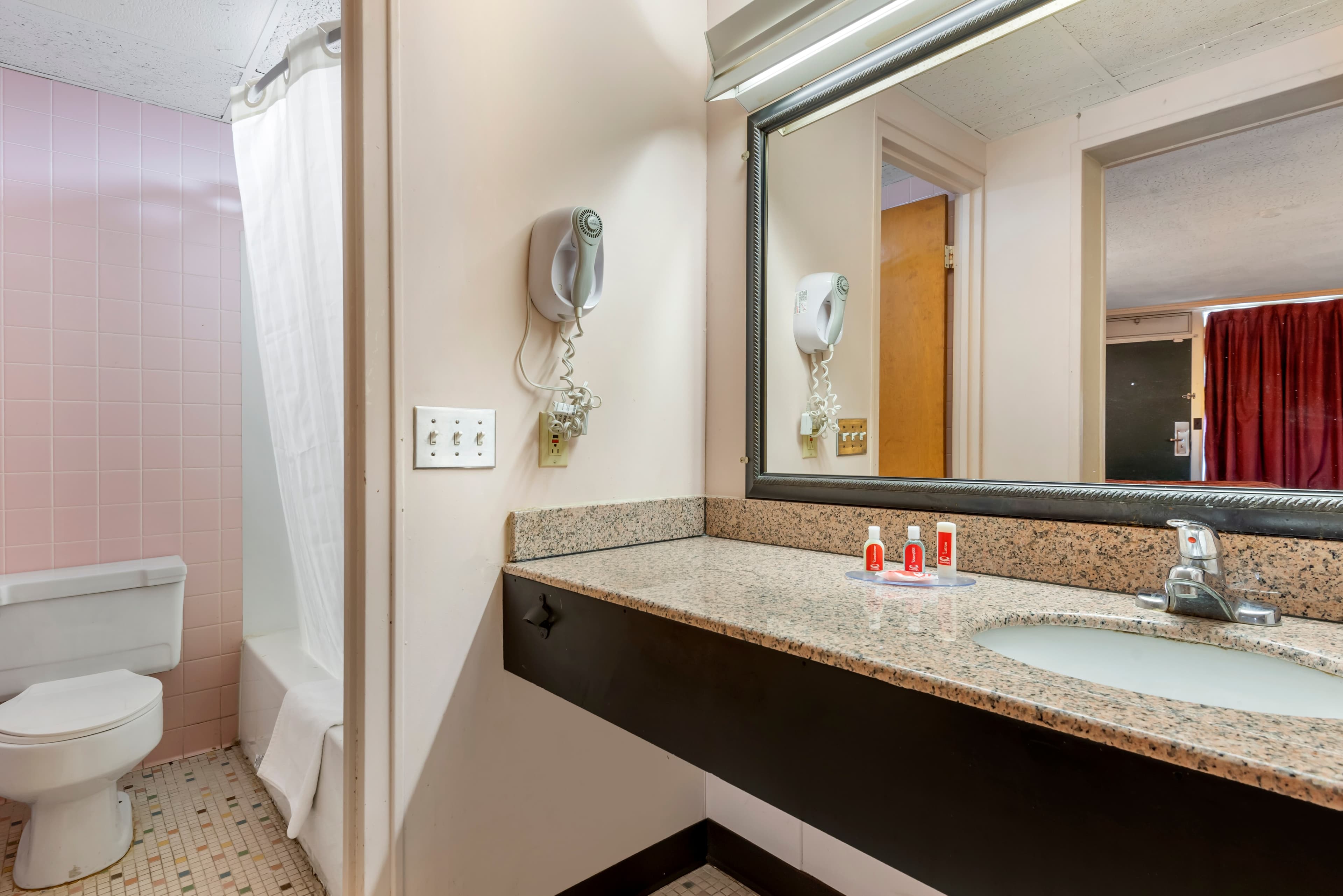 Econo Lodge Cortland Downtown — 27