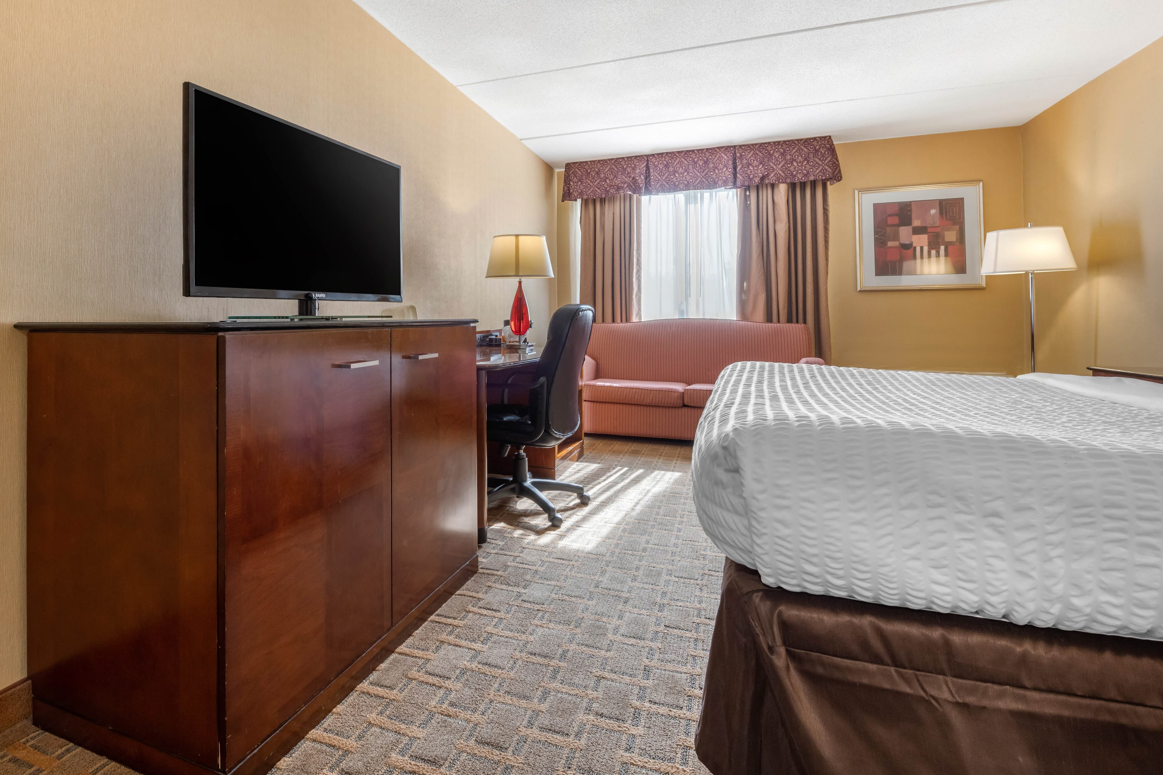 Clarion Hotel Conference Center on Lake Erie - Image 3