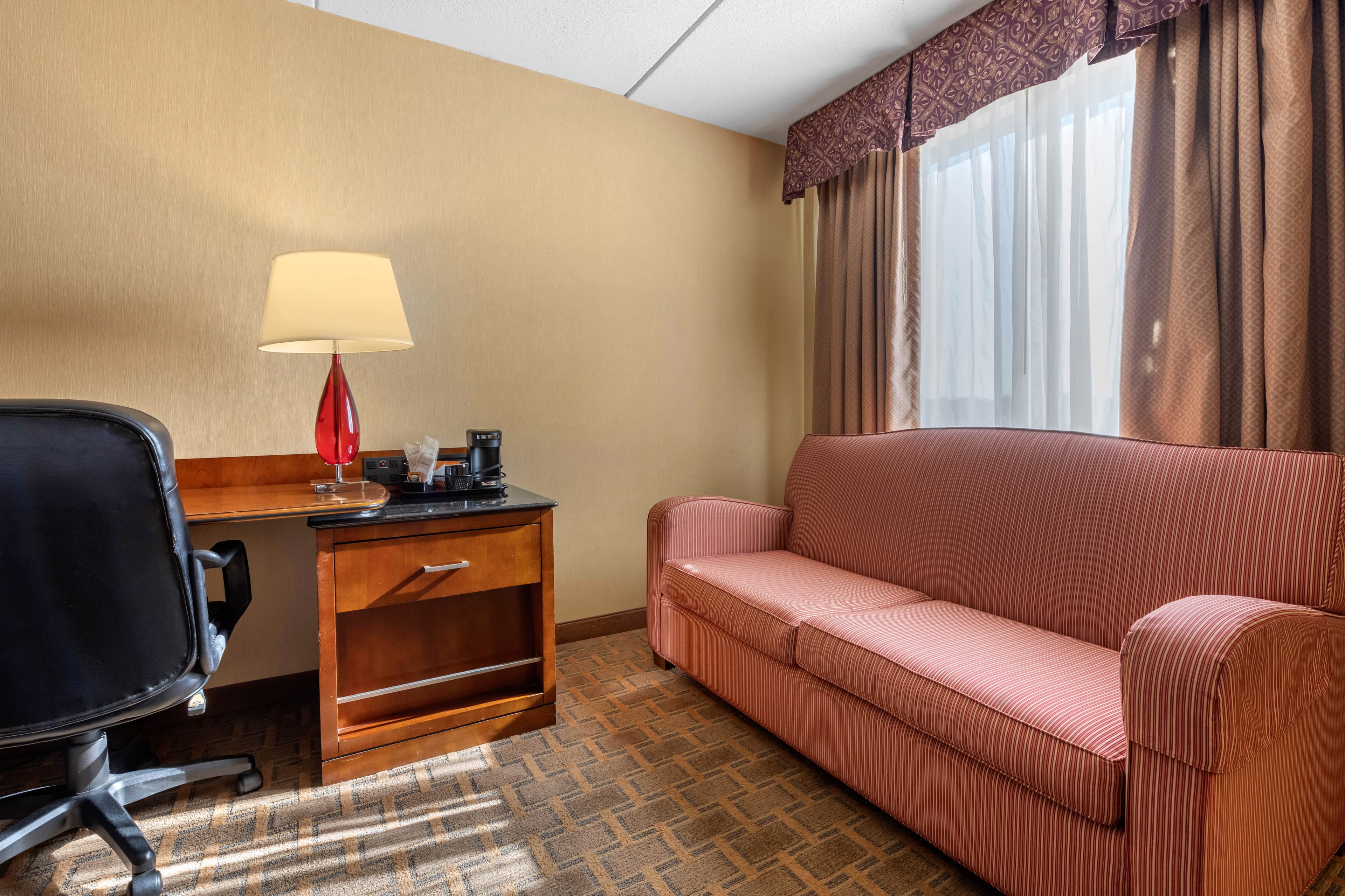 Clarion Hotel Conference Center on Lake Erie - Image 4