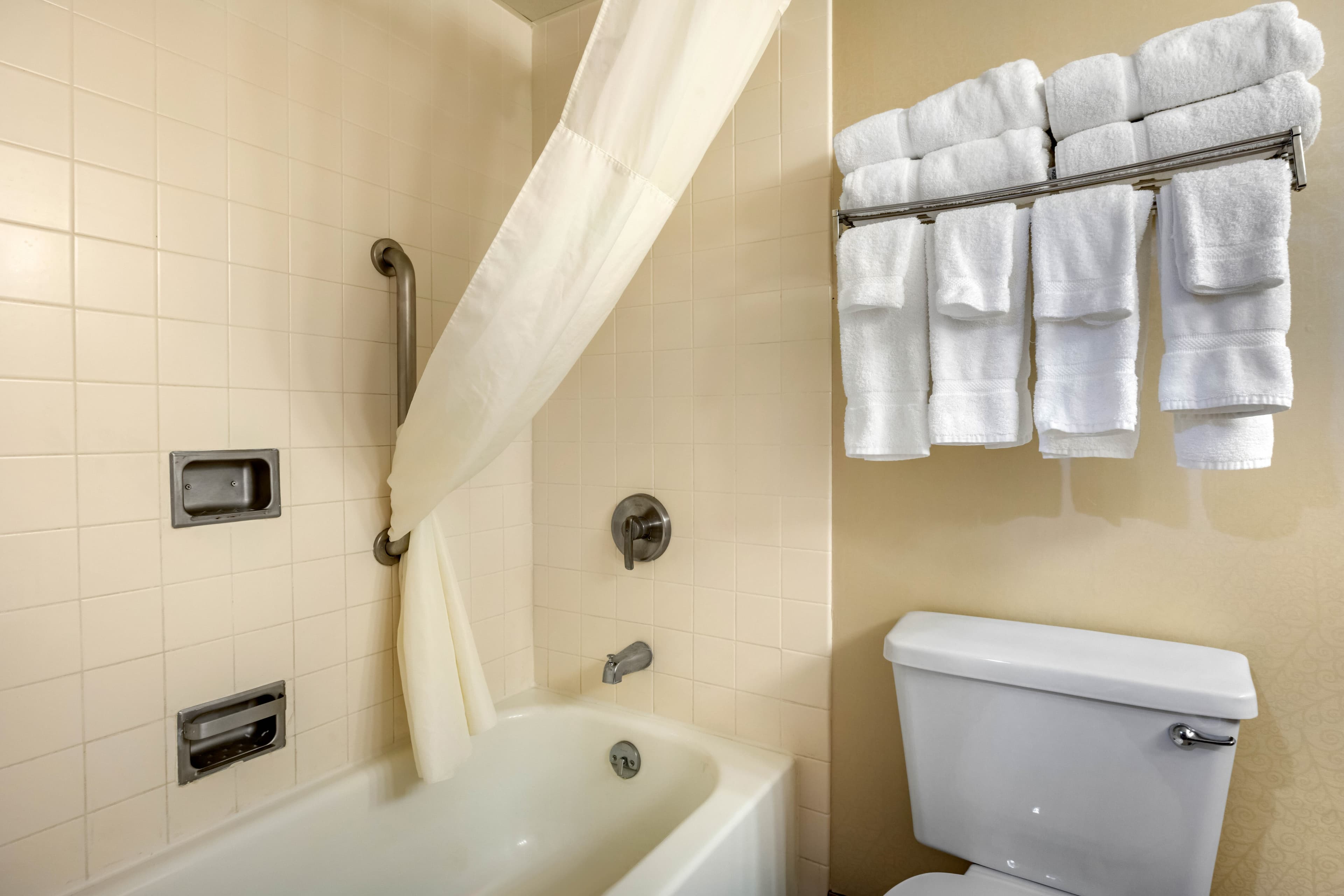 Clarion Hotel Conference Center on Lake Erie — 6
